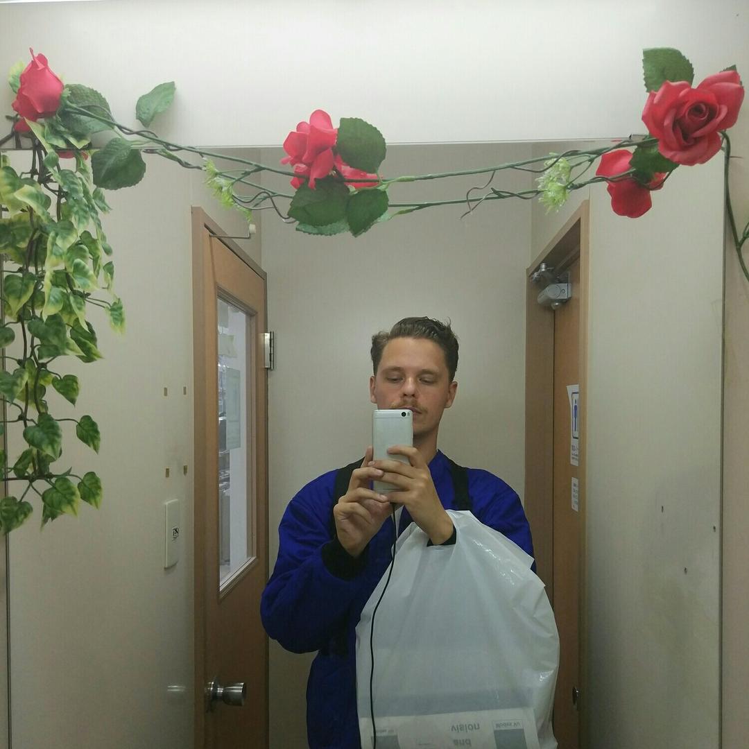 Tinder profile picture for @dilemma