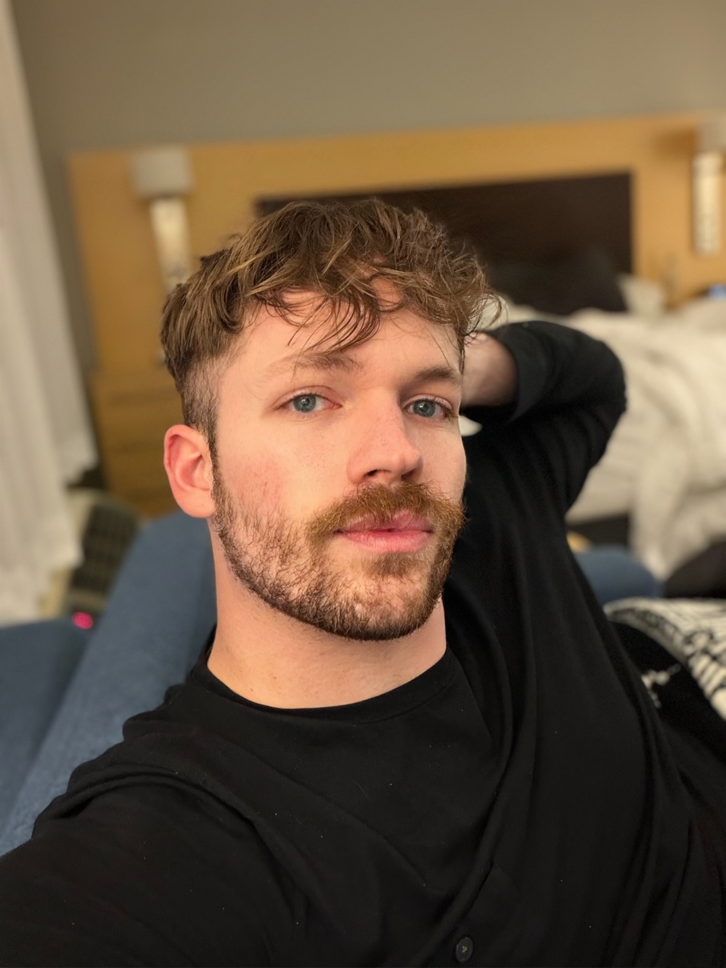 Tinder profile picture for @hounds