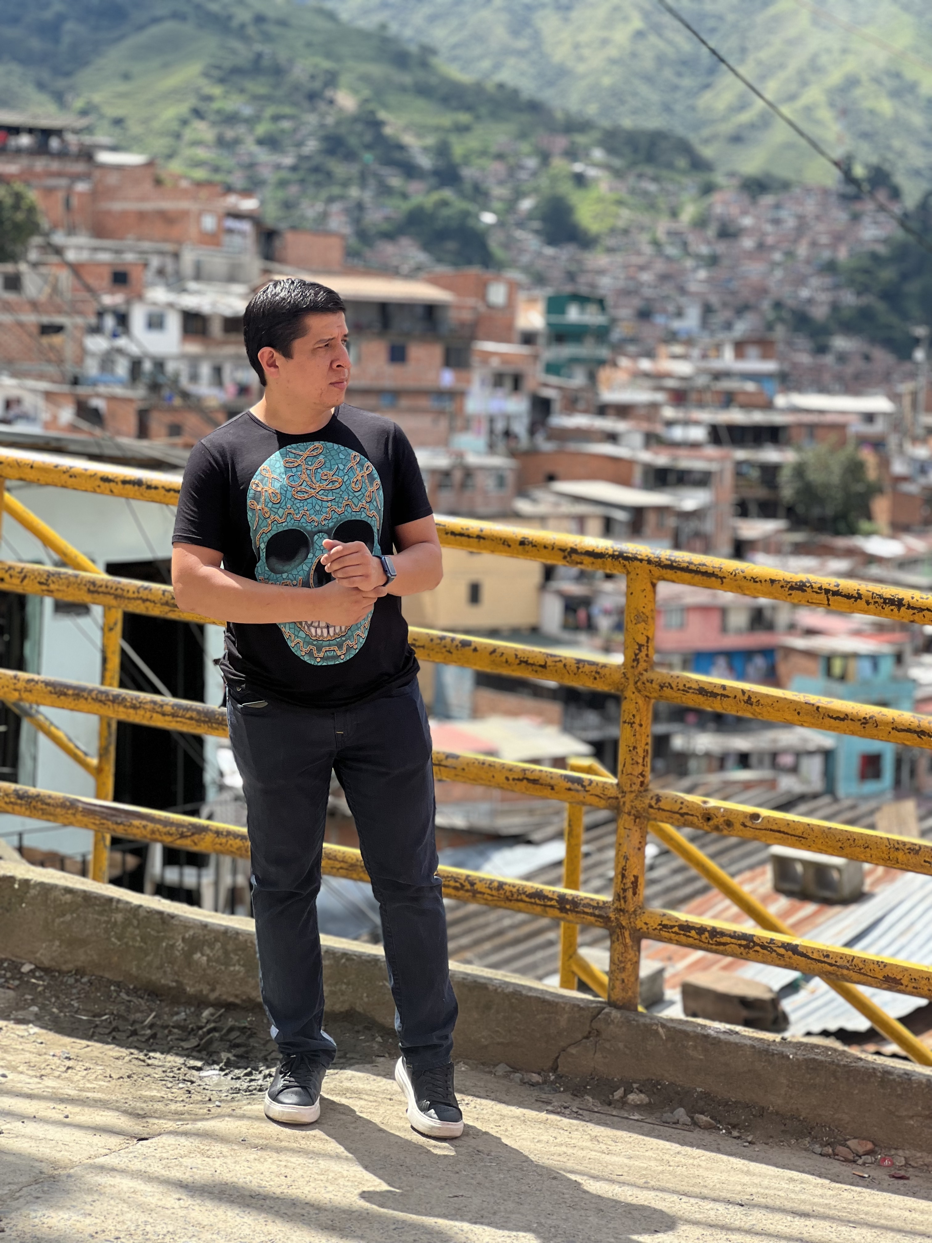 Tinder profile picture for @paps