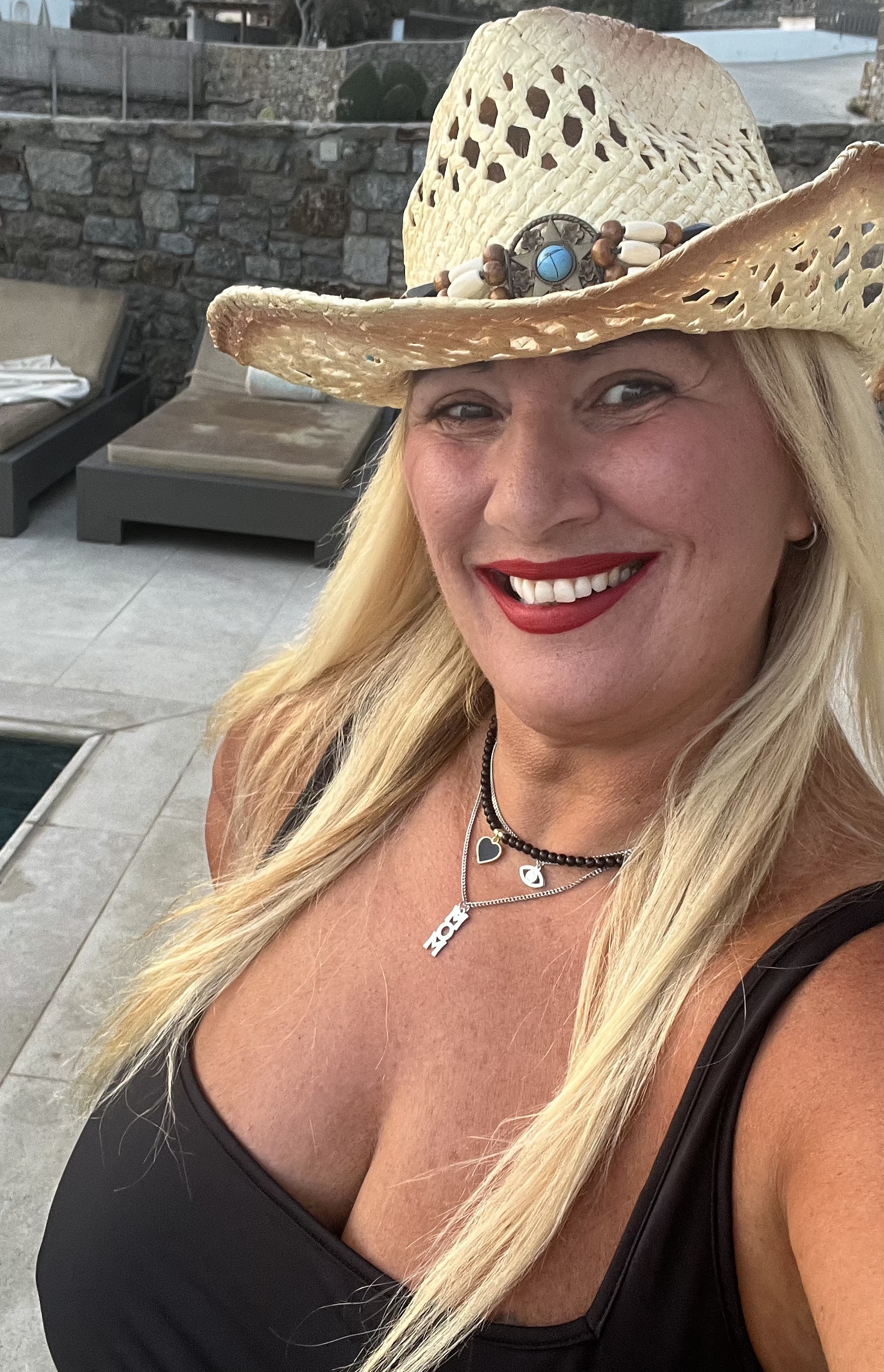 Tinder profile picture for @lili777