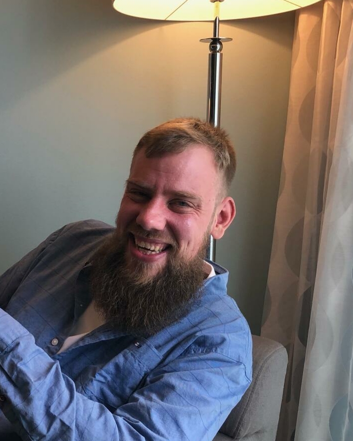 Tinder profile picture for @hanks