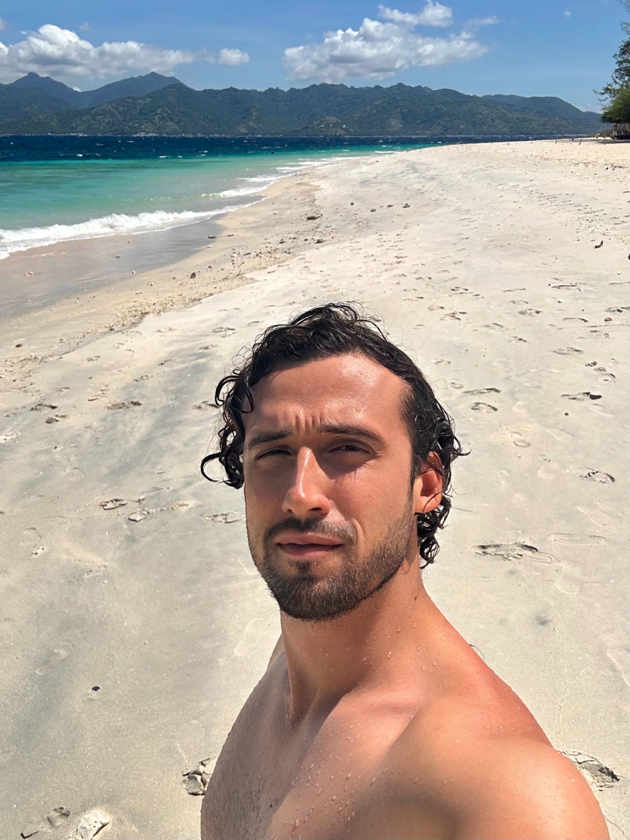 Tinder profile picture for @locca