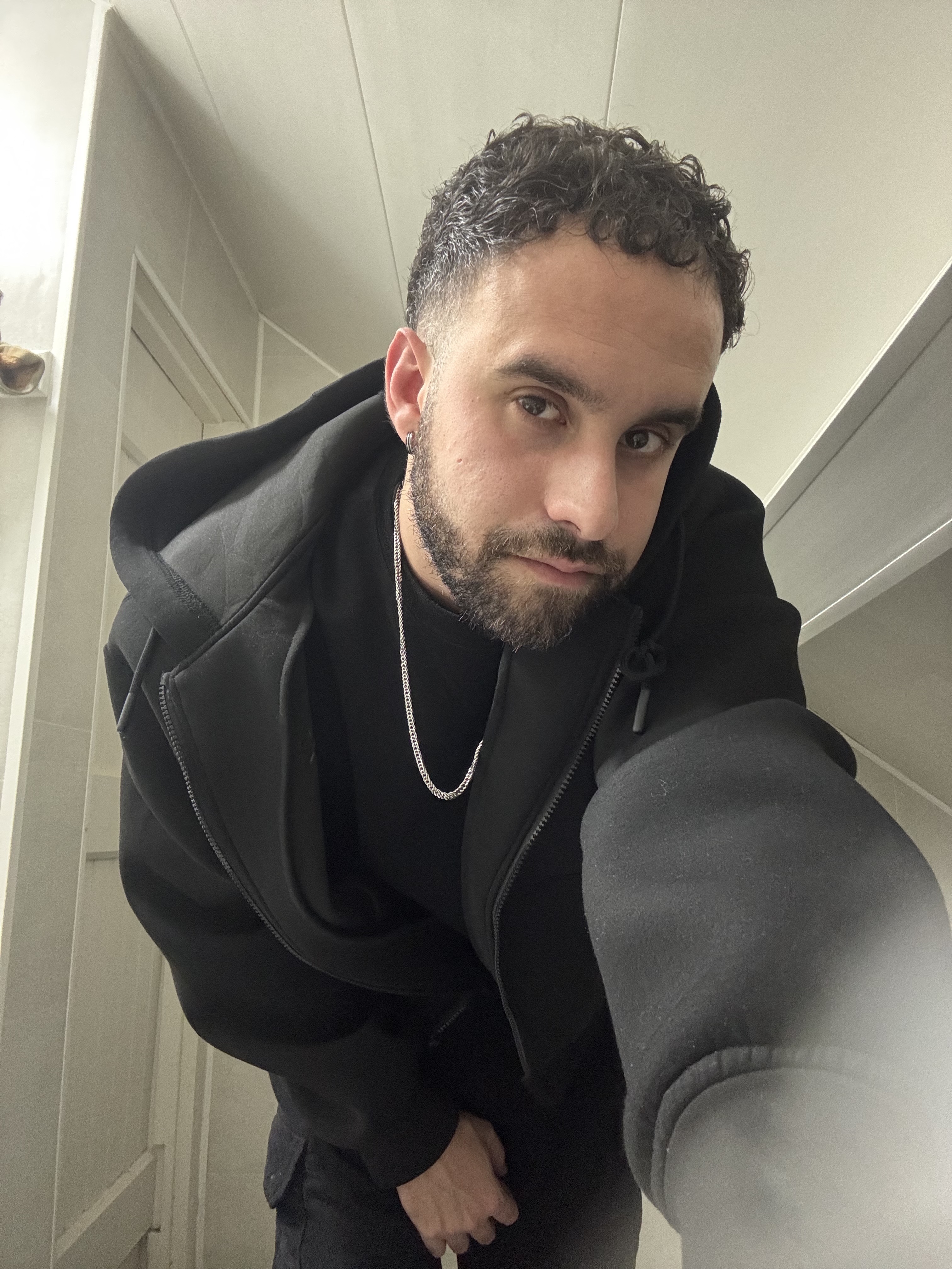 Tinder profile picture for @carrera