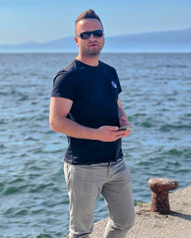 Tinder profile picture for @rhm