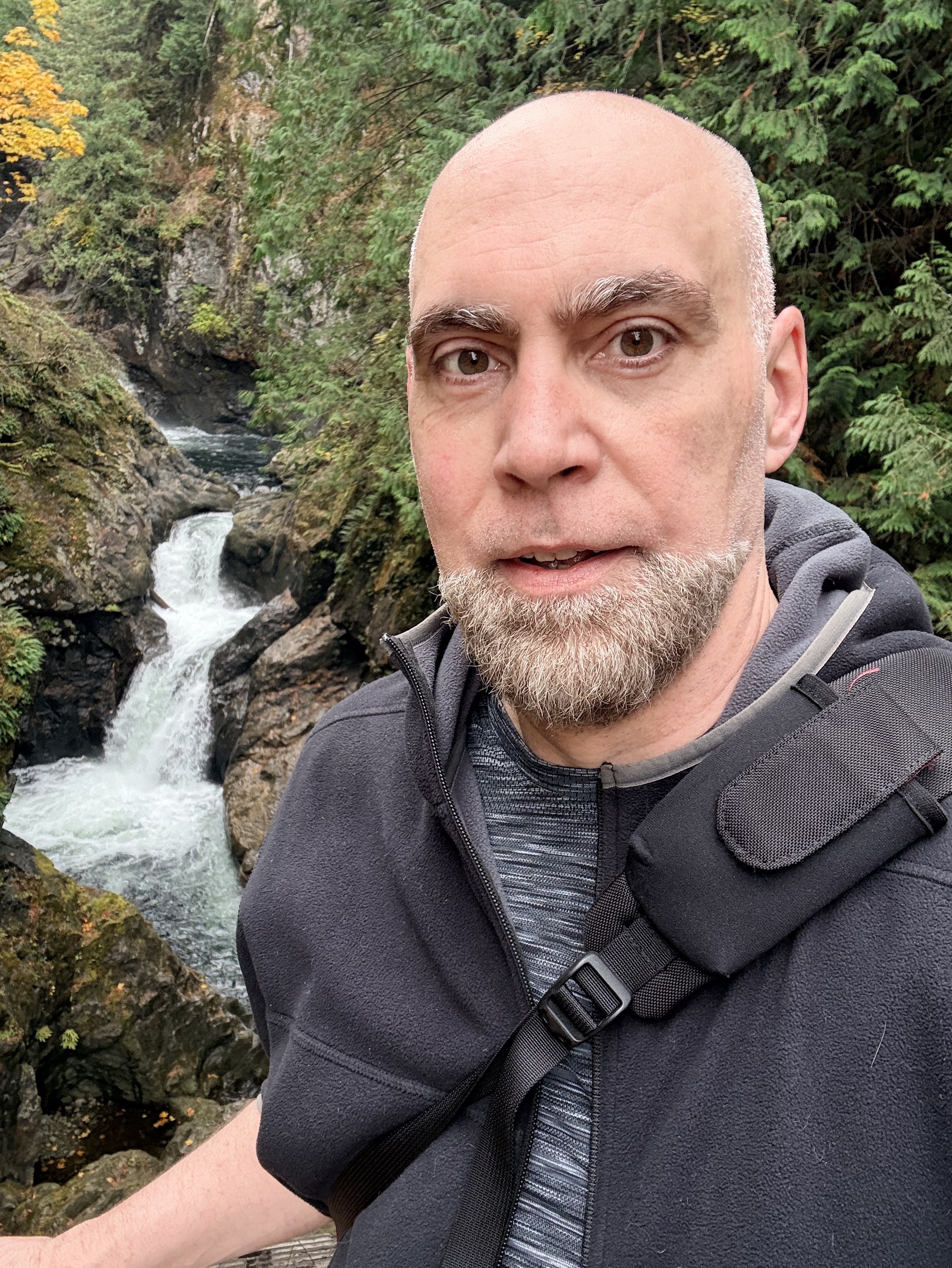 Tinder profile picture for @eyebrows
