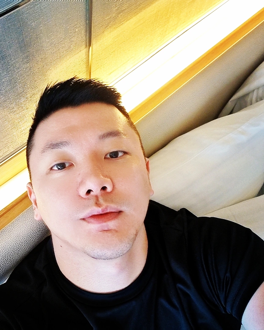 Tinder profile picture for @kizoku