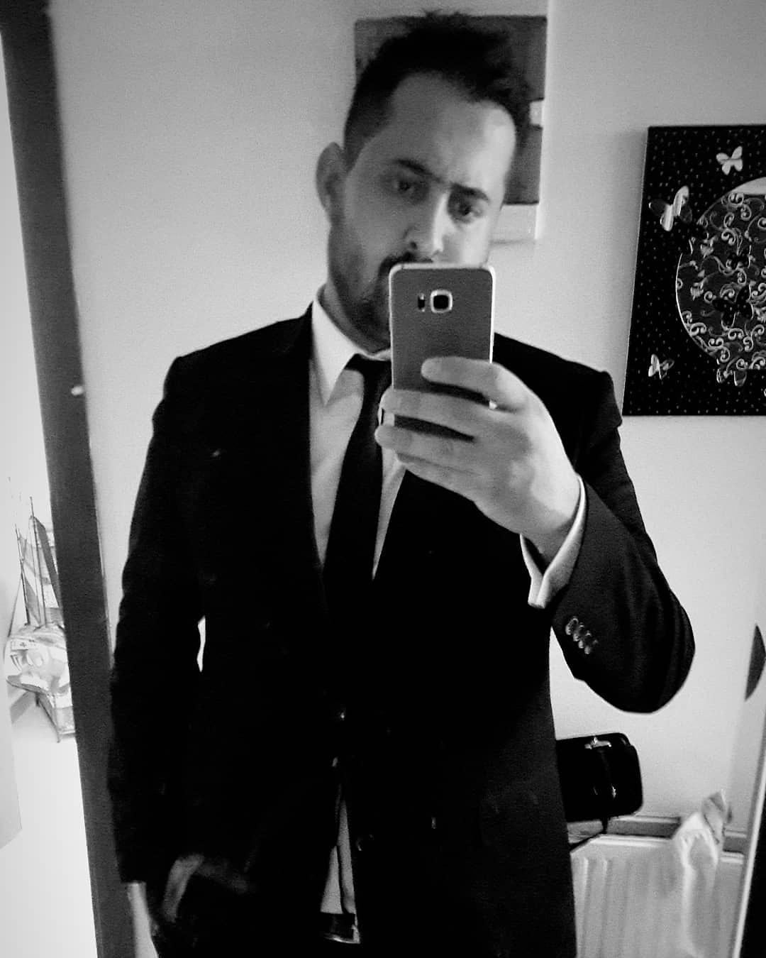 Tinder profile picture for @server