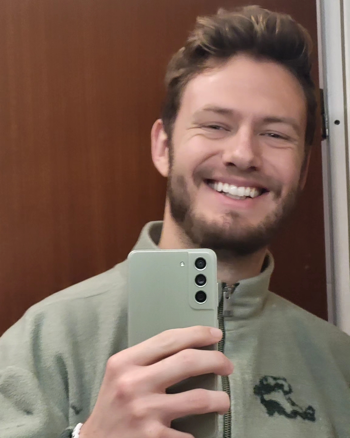 Tinder profile picture for @mugs