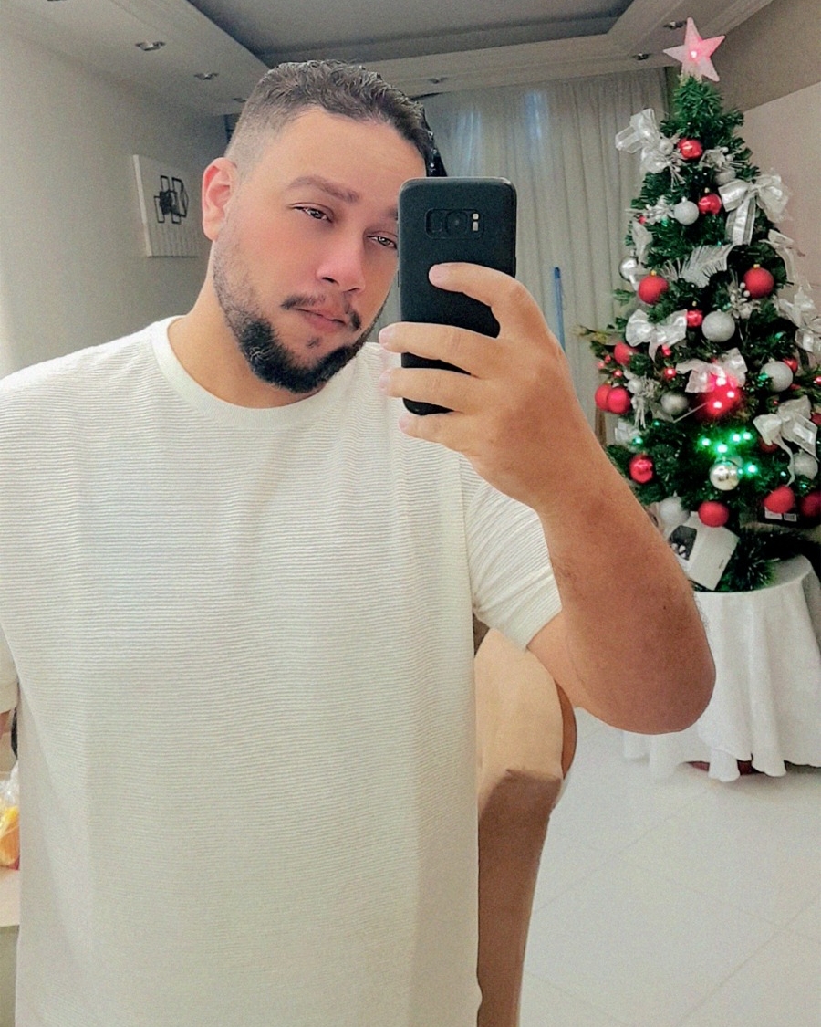 Tinder profile picture for @luciosena