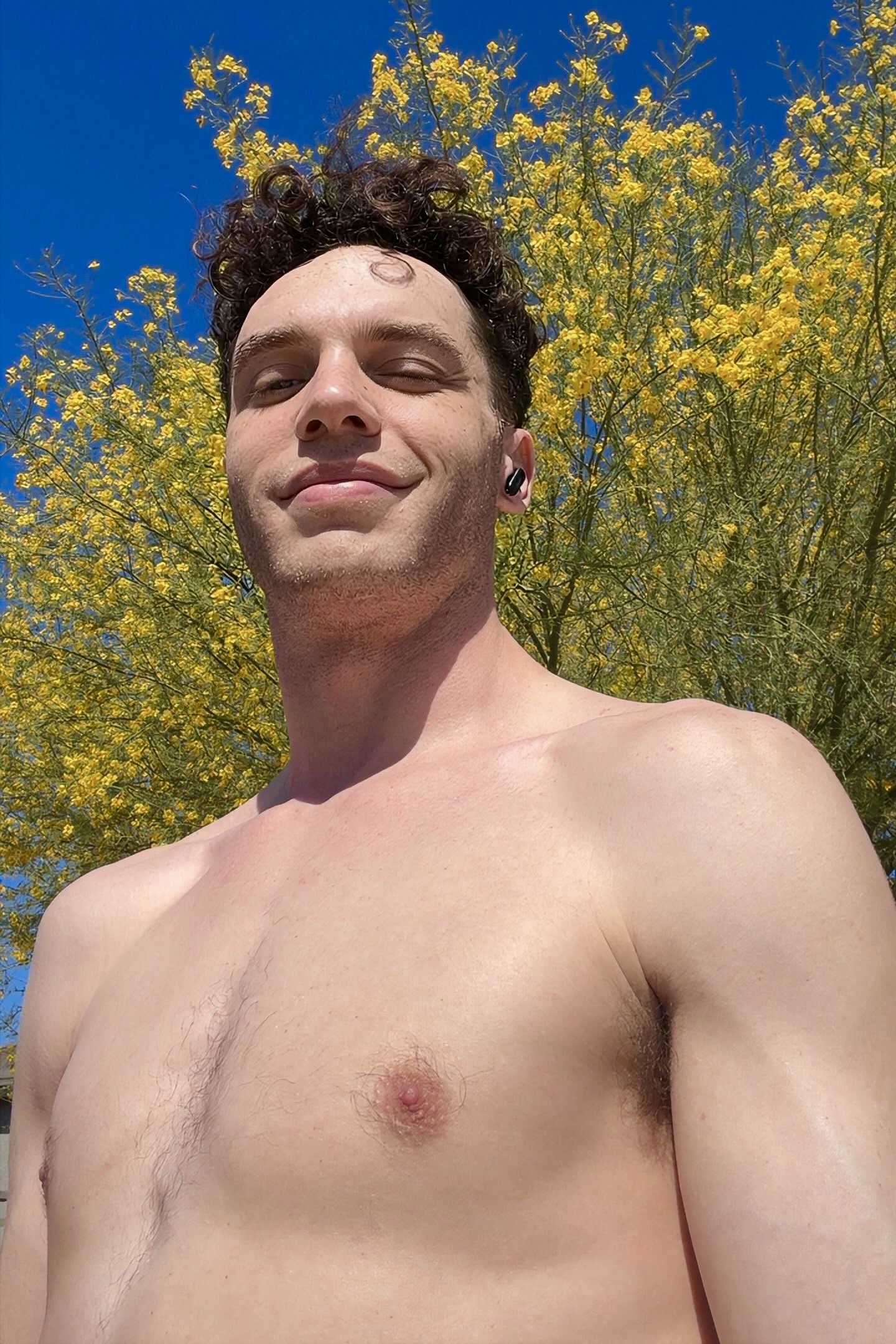 Tinder profile picture for @leery