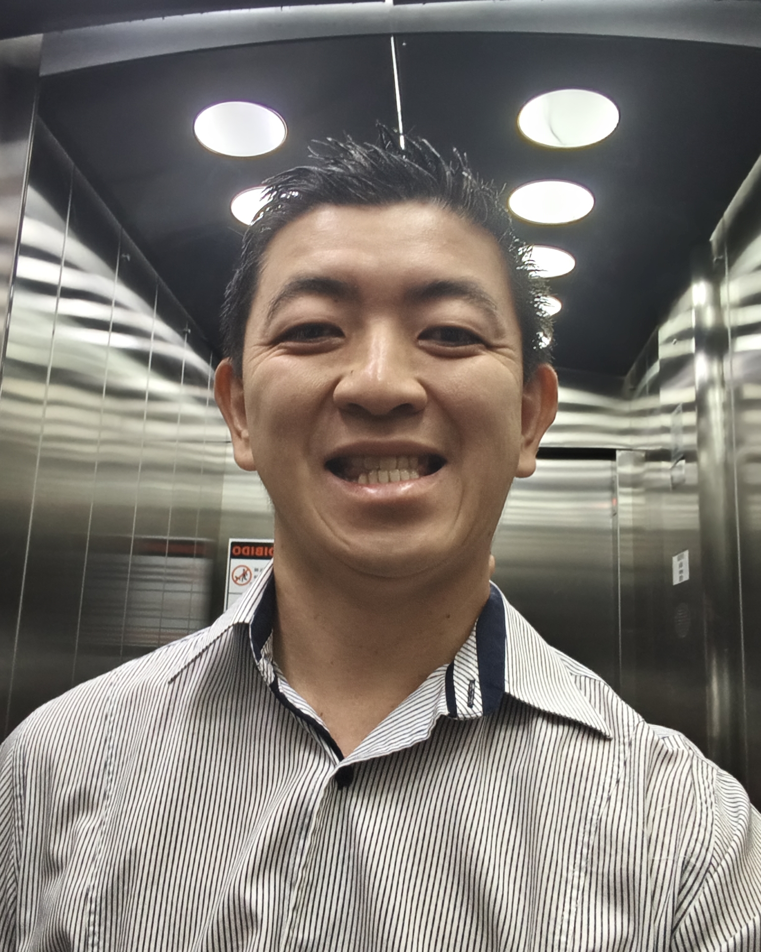 Tinder profile picture for @omura