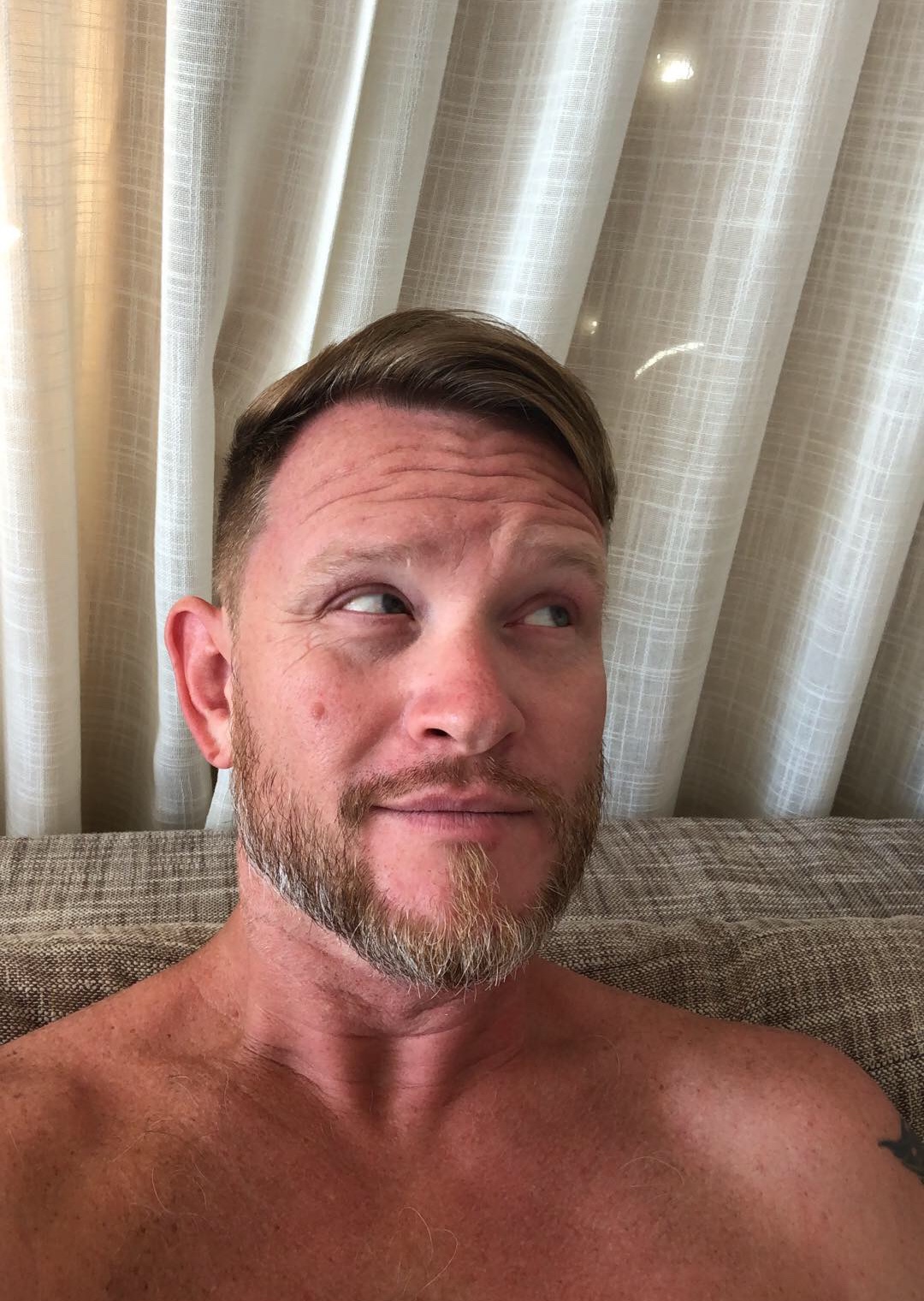 Tinder profile picture for @khaz