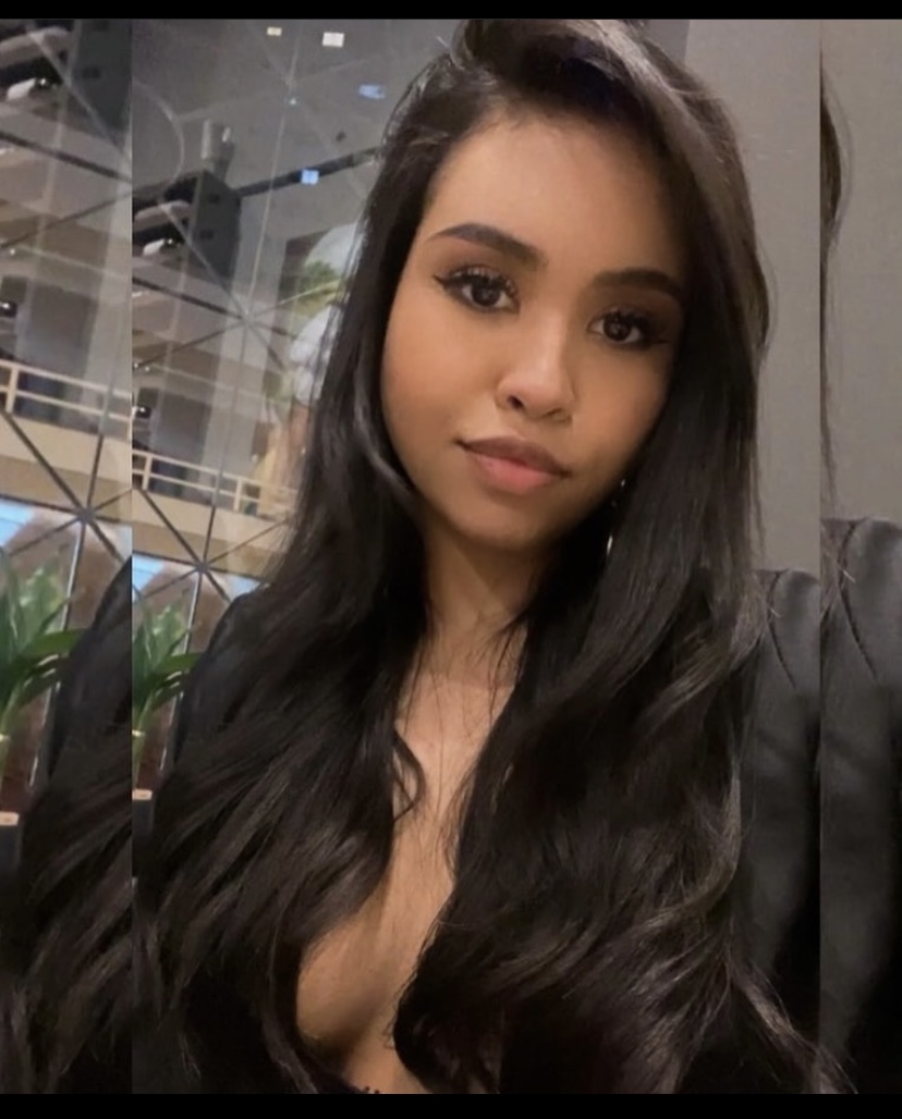 Tinder profile picture for @livia