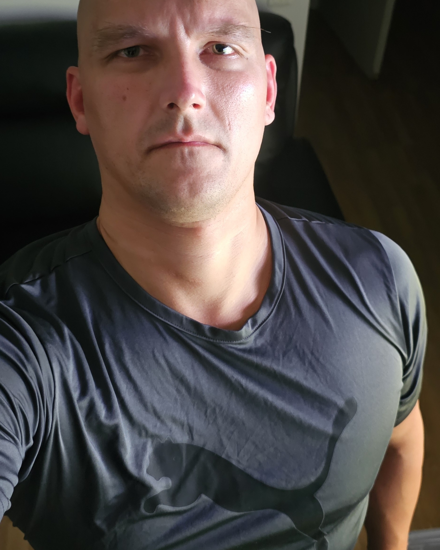Tinder profile picture for @gfx