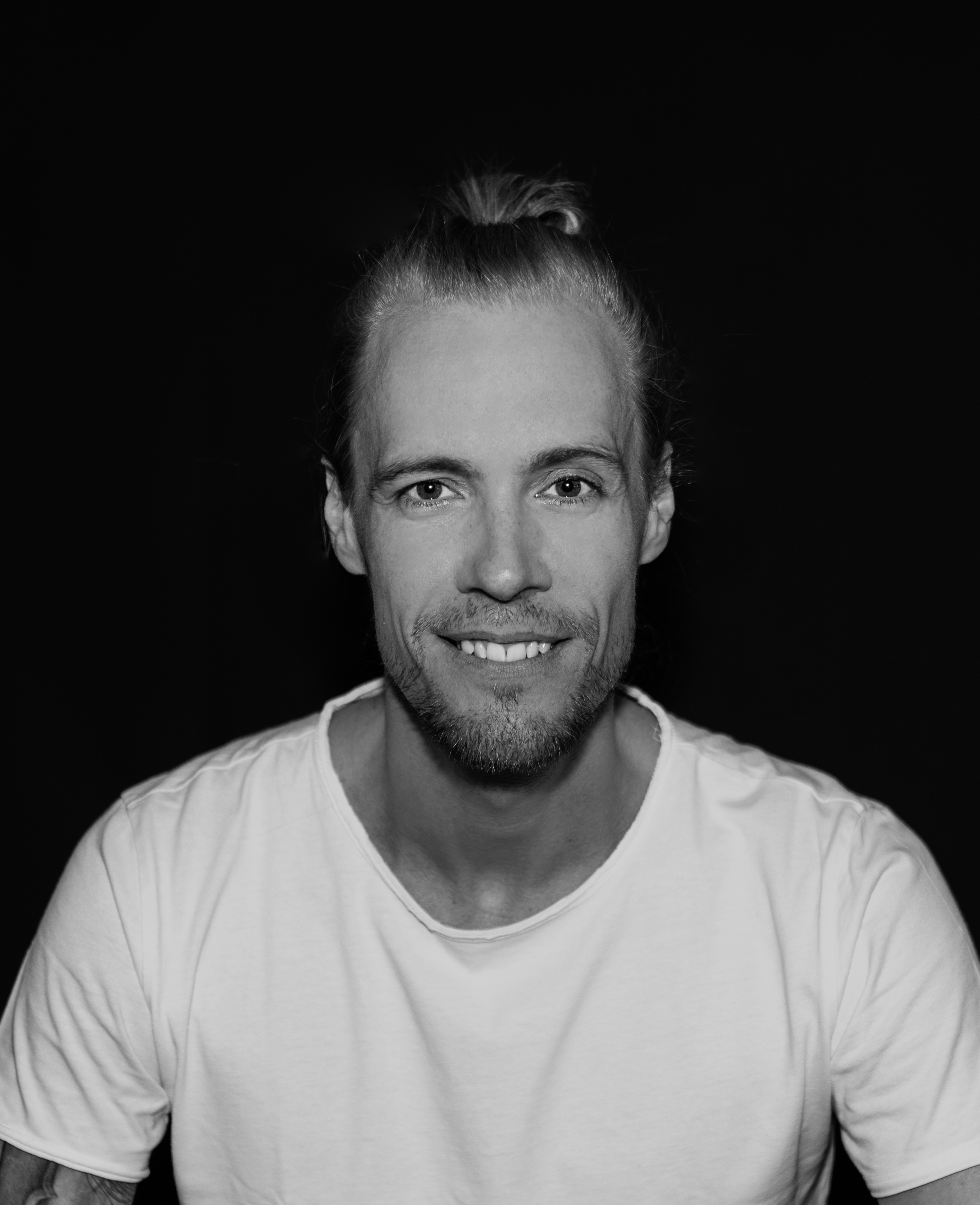 Tinder profile picture for @mp