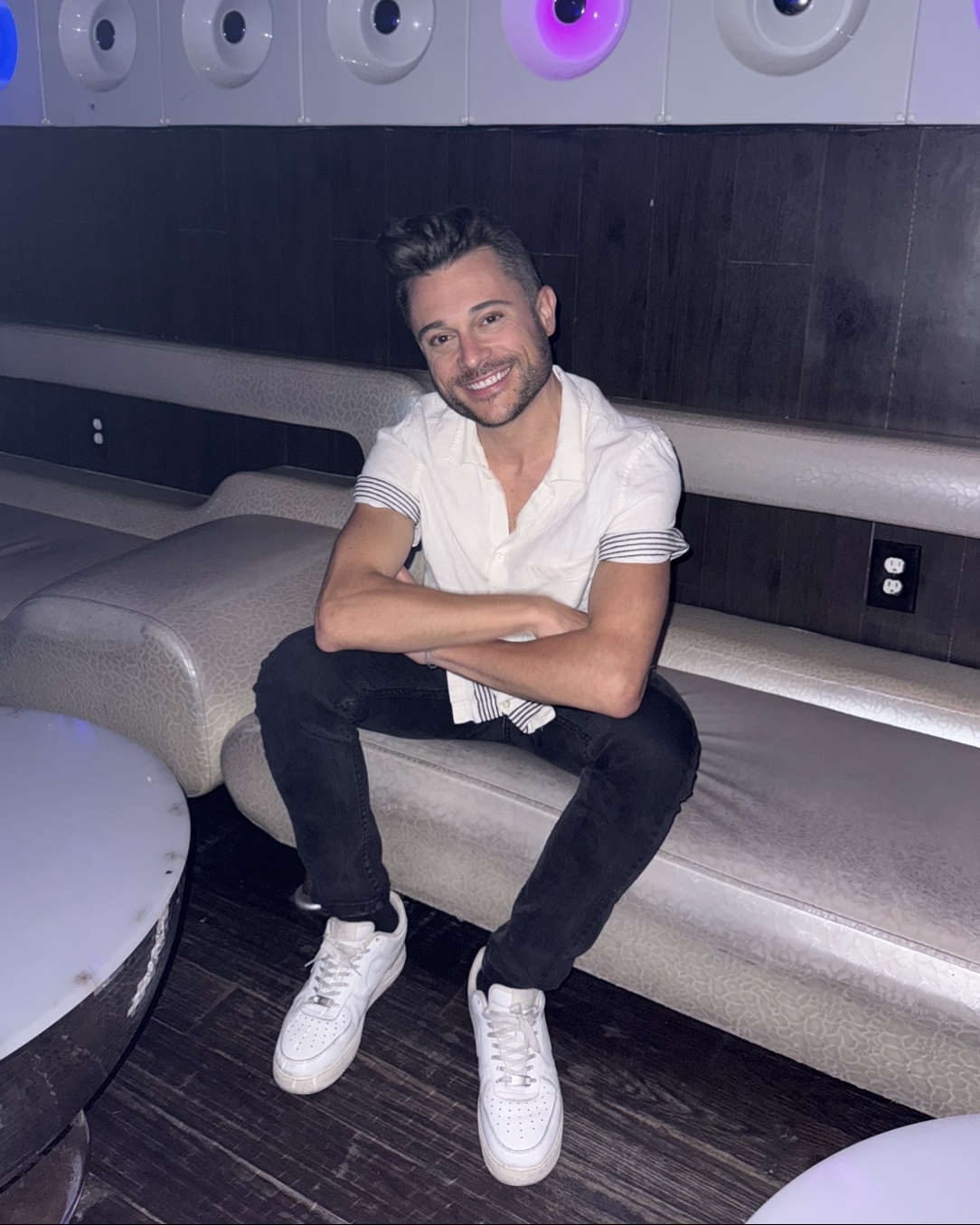 Tinder profile picture for @niccobar