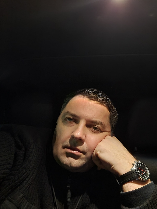 Tinder profile picture for @vis