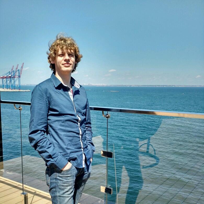 Tinder profile picture for @qwer
