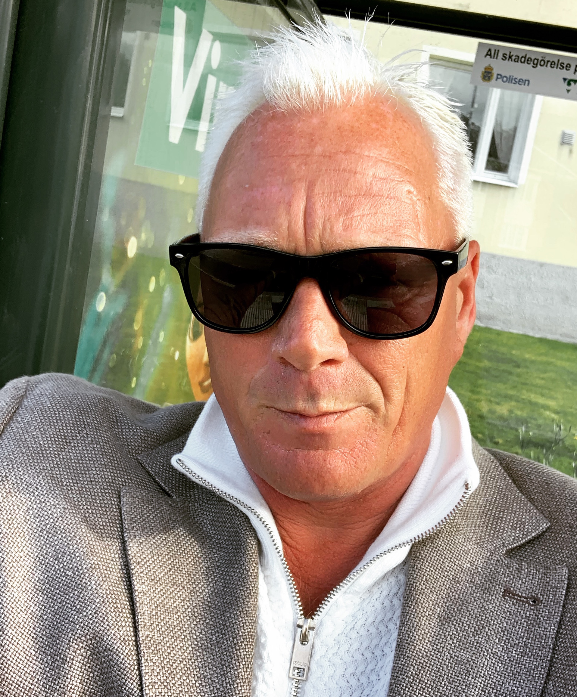 Tinder profile picture for @boot
