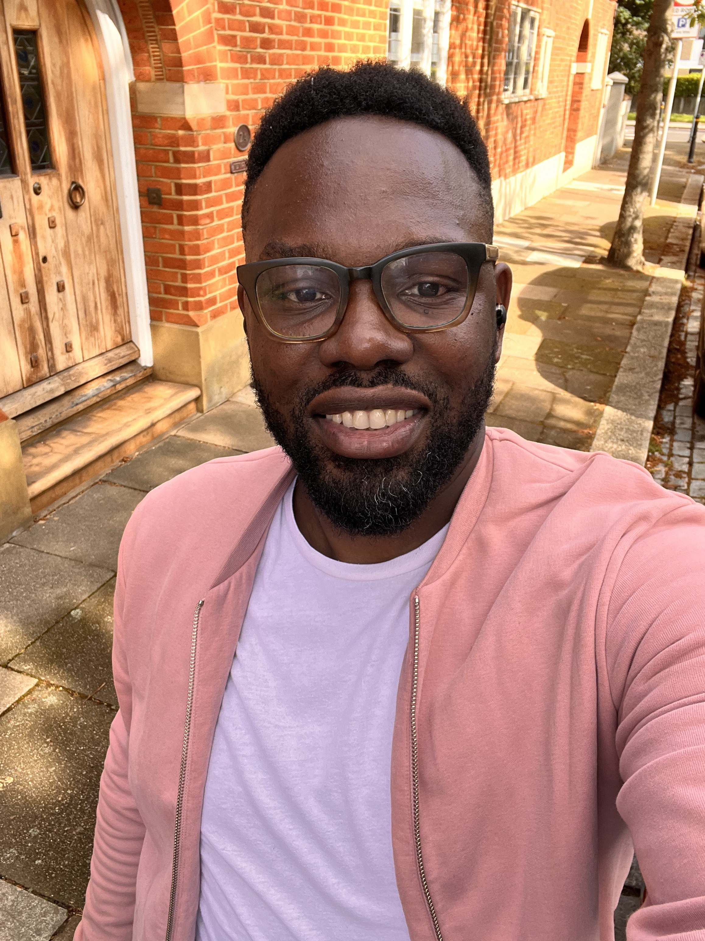 Tinder profile picture for @mbo