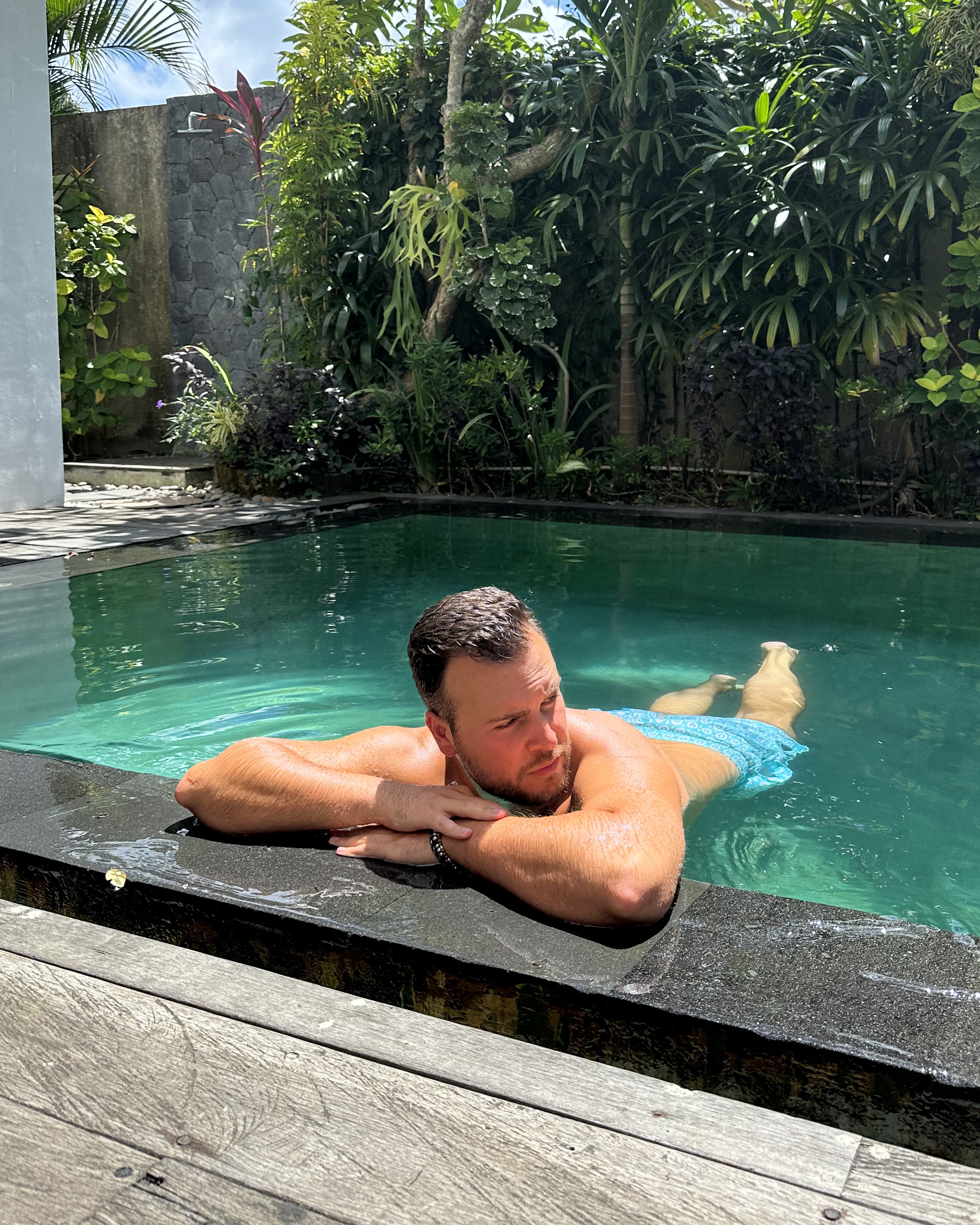 Tinder profile picture for @paco