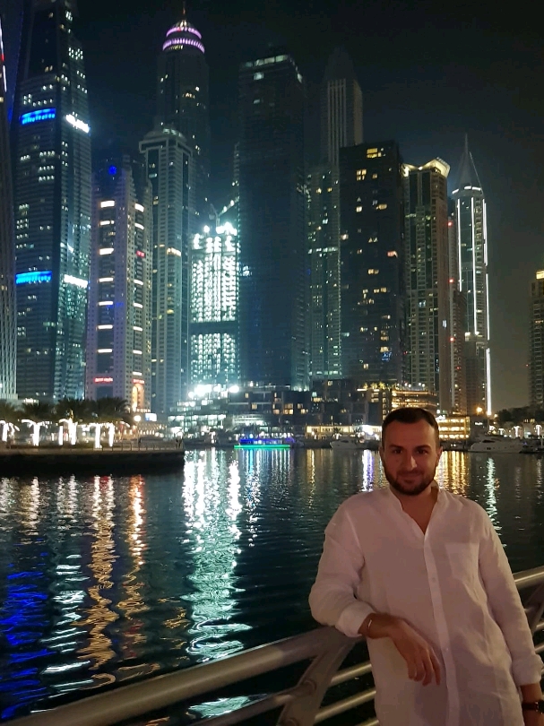 Tinder profile picture for @banker