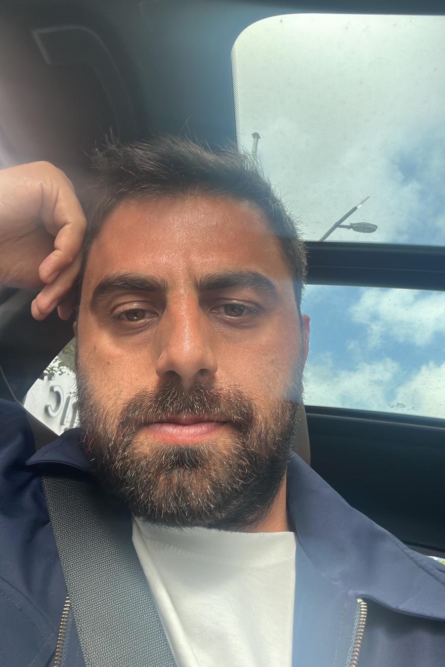 Tinder profile picture for @lobbyist