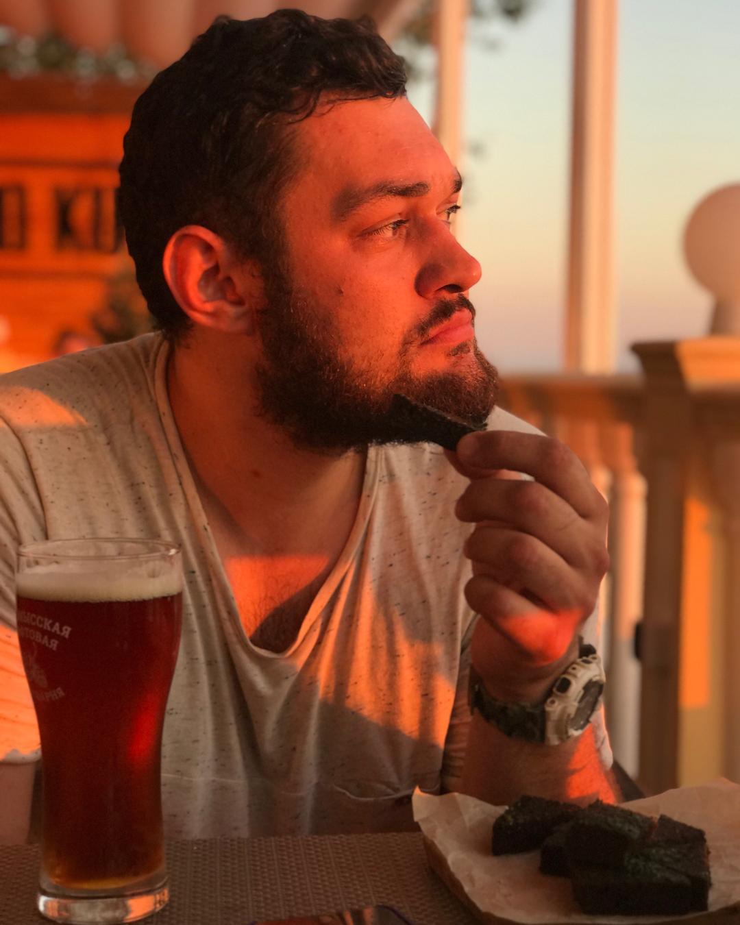 Tinder profile picture for @vestige