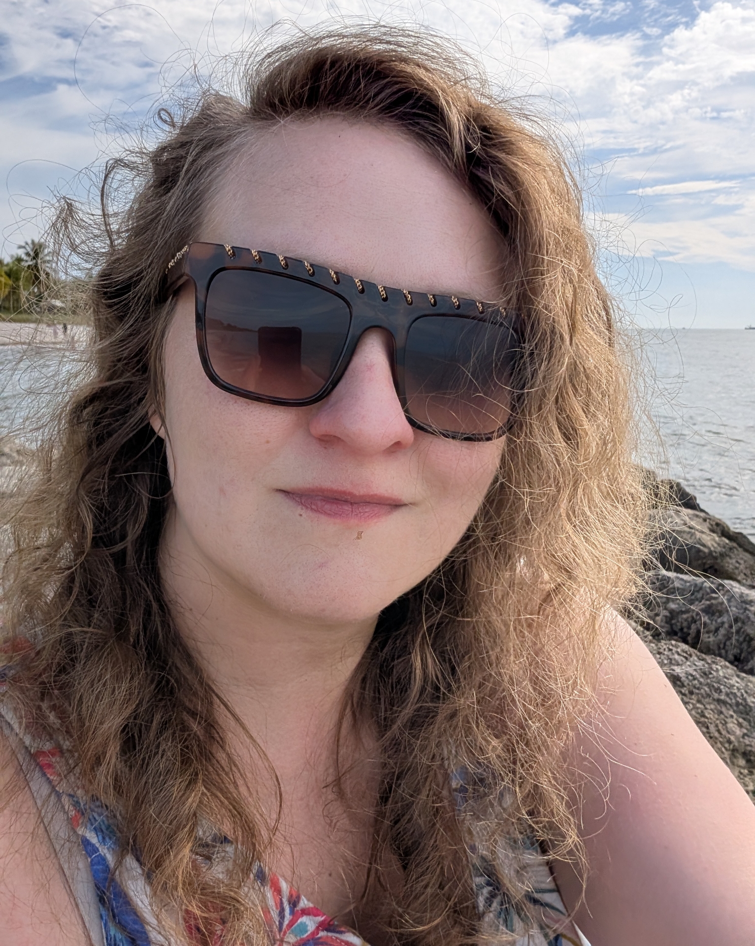 Tinder profile picture for @kattattak