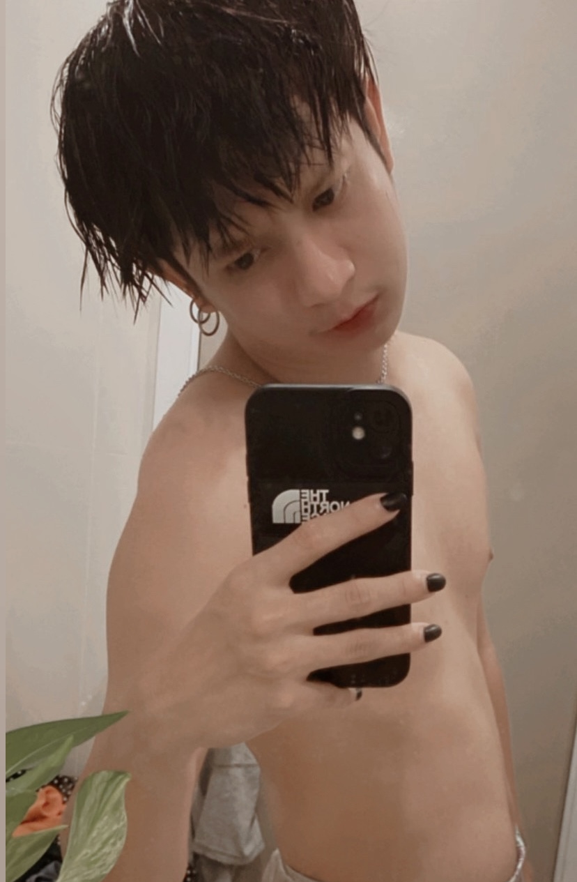 Tinder profile picture for @songkran