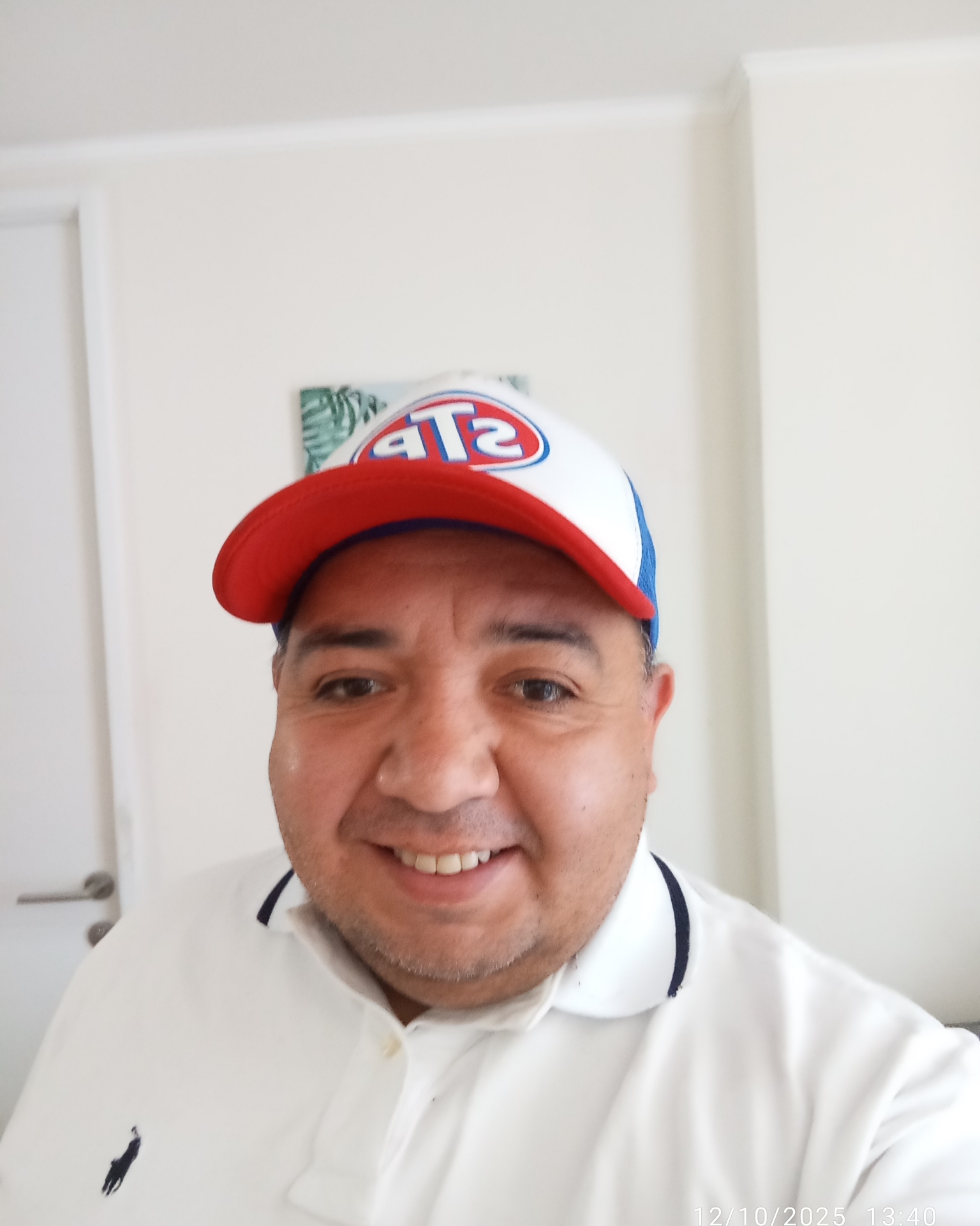 Tinder profile picture for @etoro