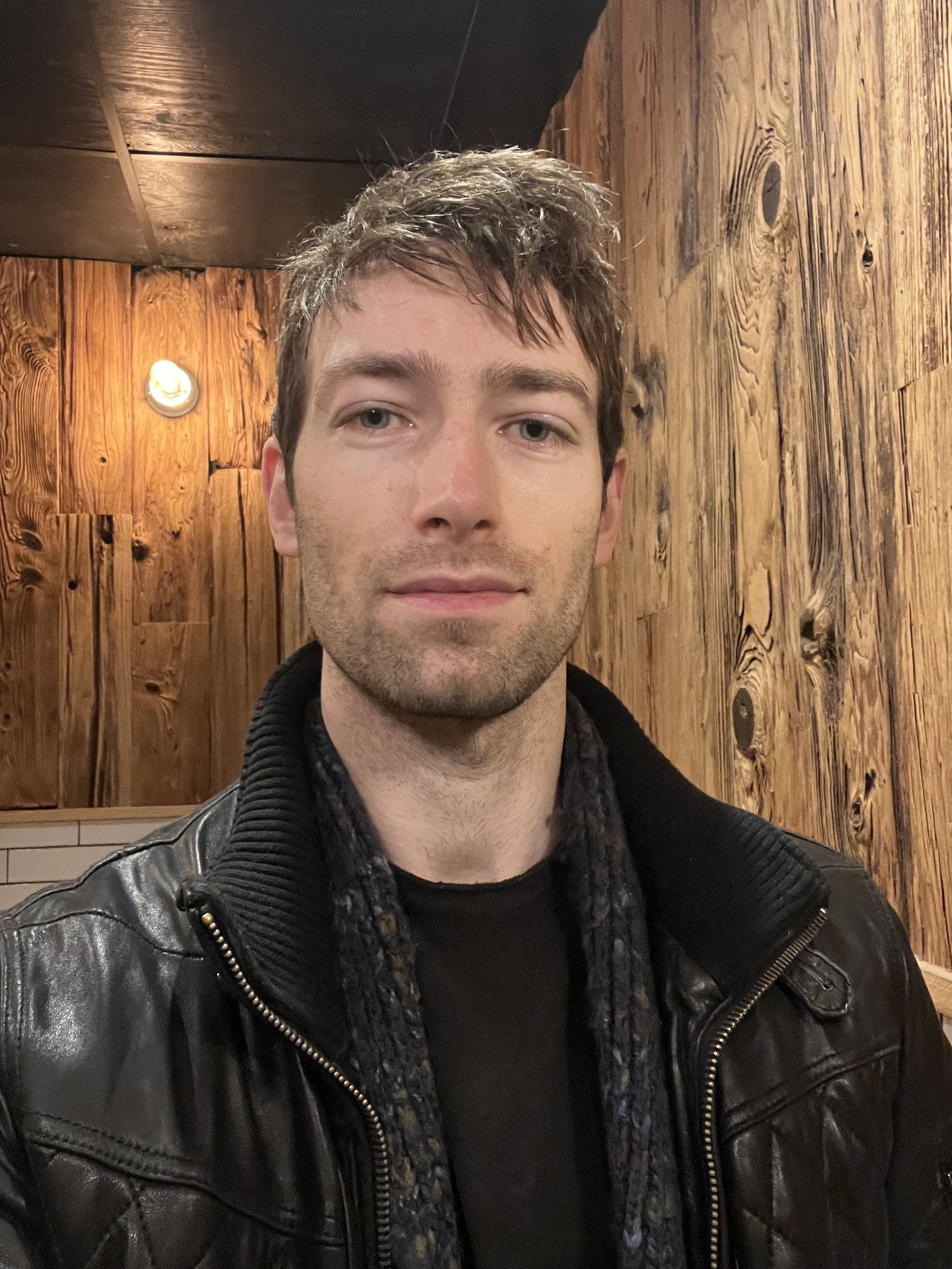 Tinder profile picture for @harryh