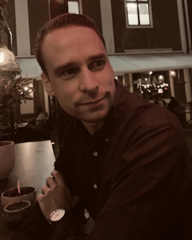 Tinder profile picture for @kapisch