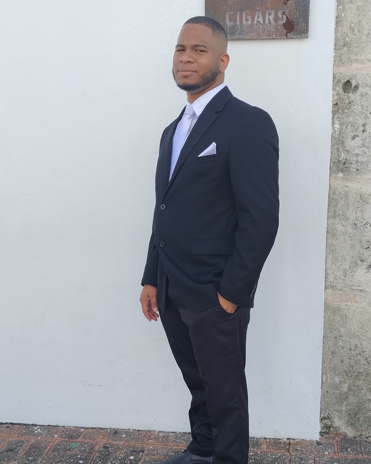 Tinder profile picture for @lender
