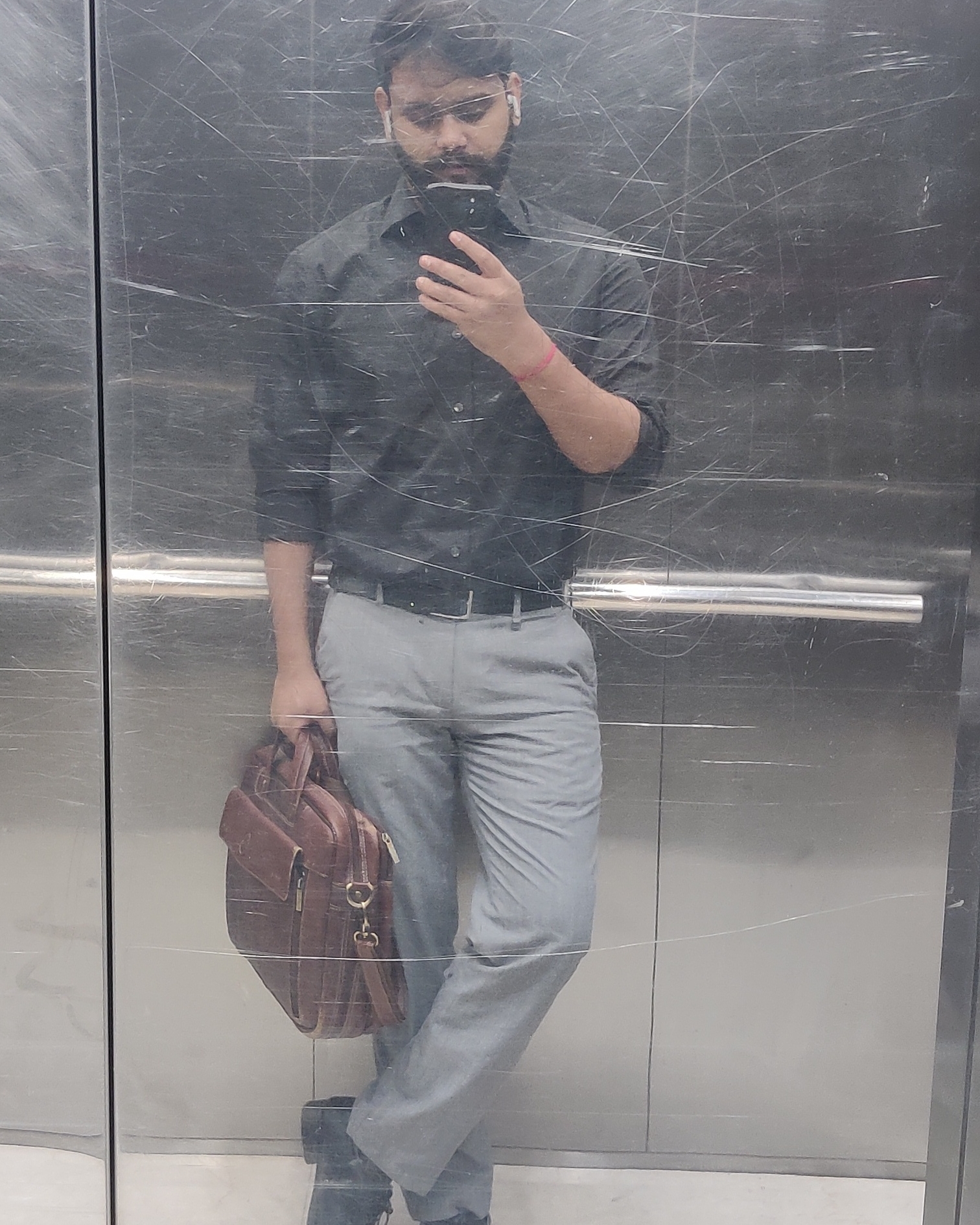Tinder profile picture for @rozil