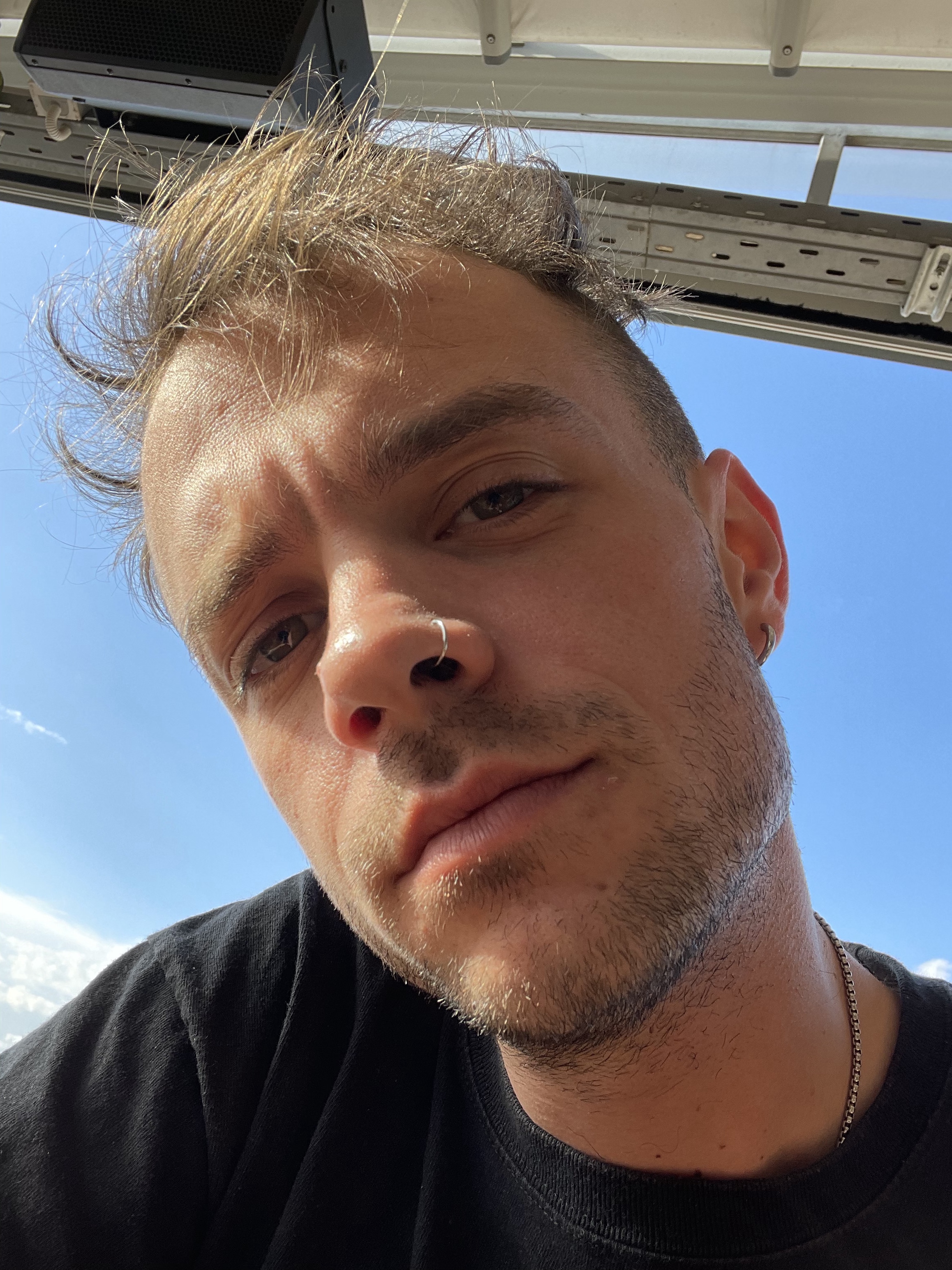 Tinder profile picture for @summers