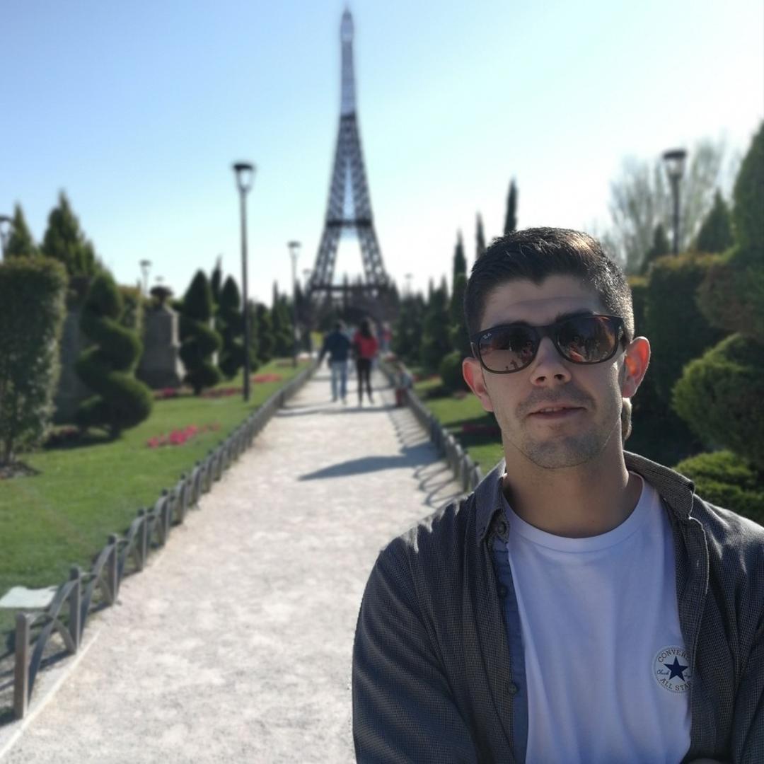 Tinder profile picture for @vda