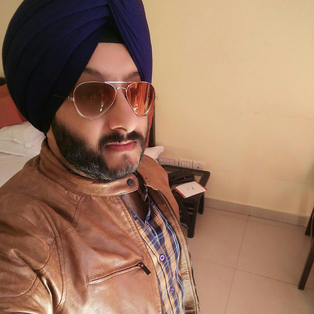Tinder profile picture for @singhs