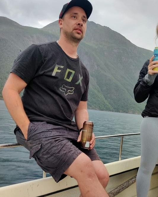 Tinder profile picture for @haarek