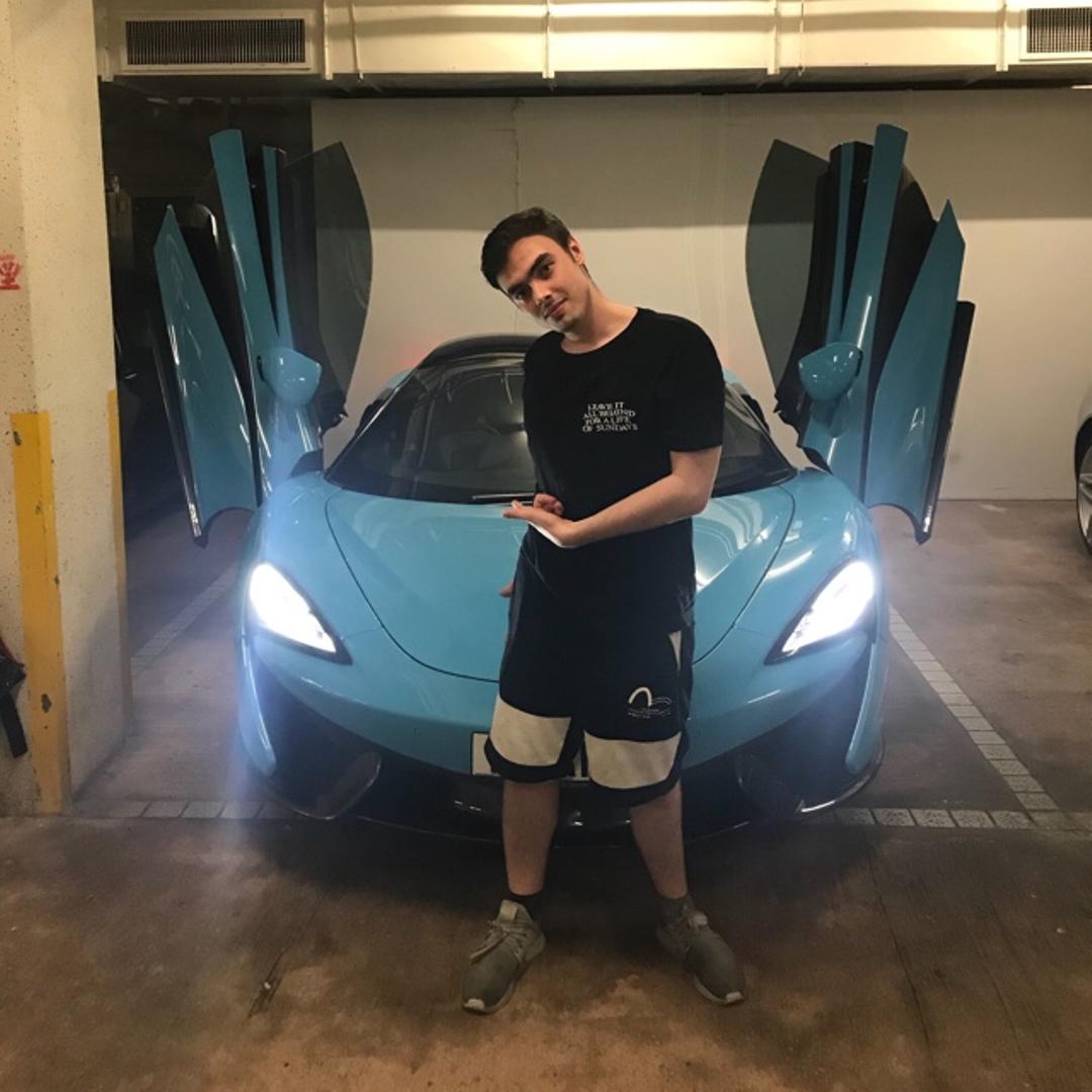Tinder profile picture for @mov