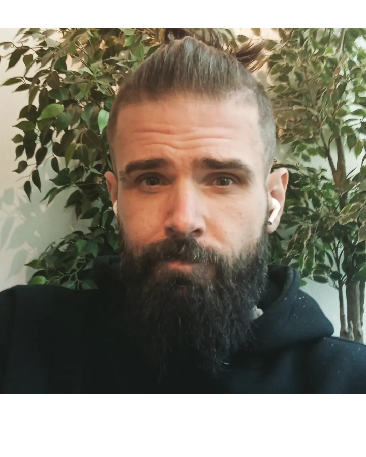 Tinder profile picture for @bobbin