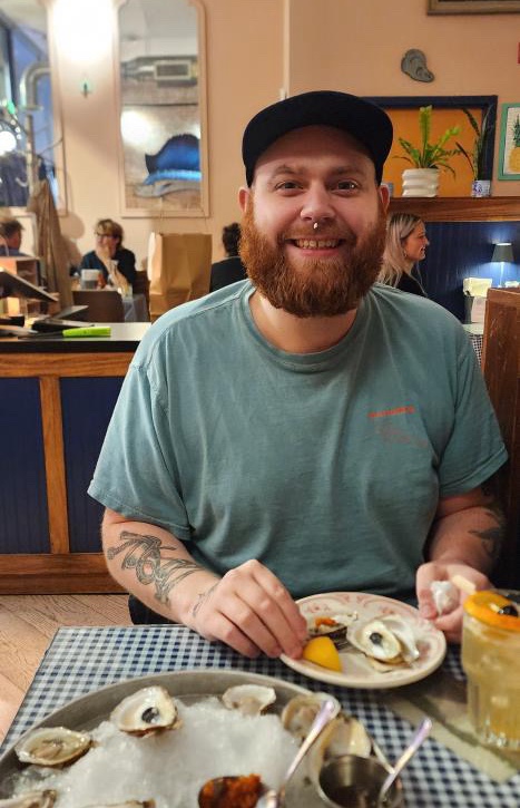Tinder profile picture for @meals