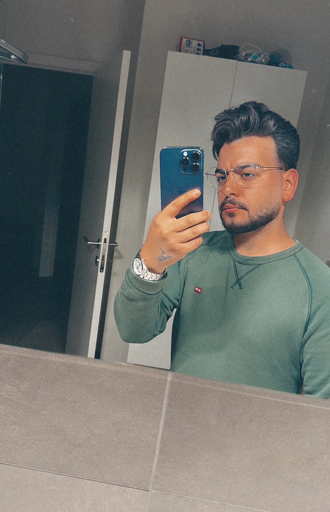 Tinder profile picture for @drums