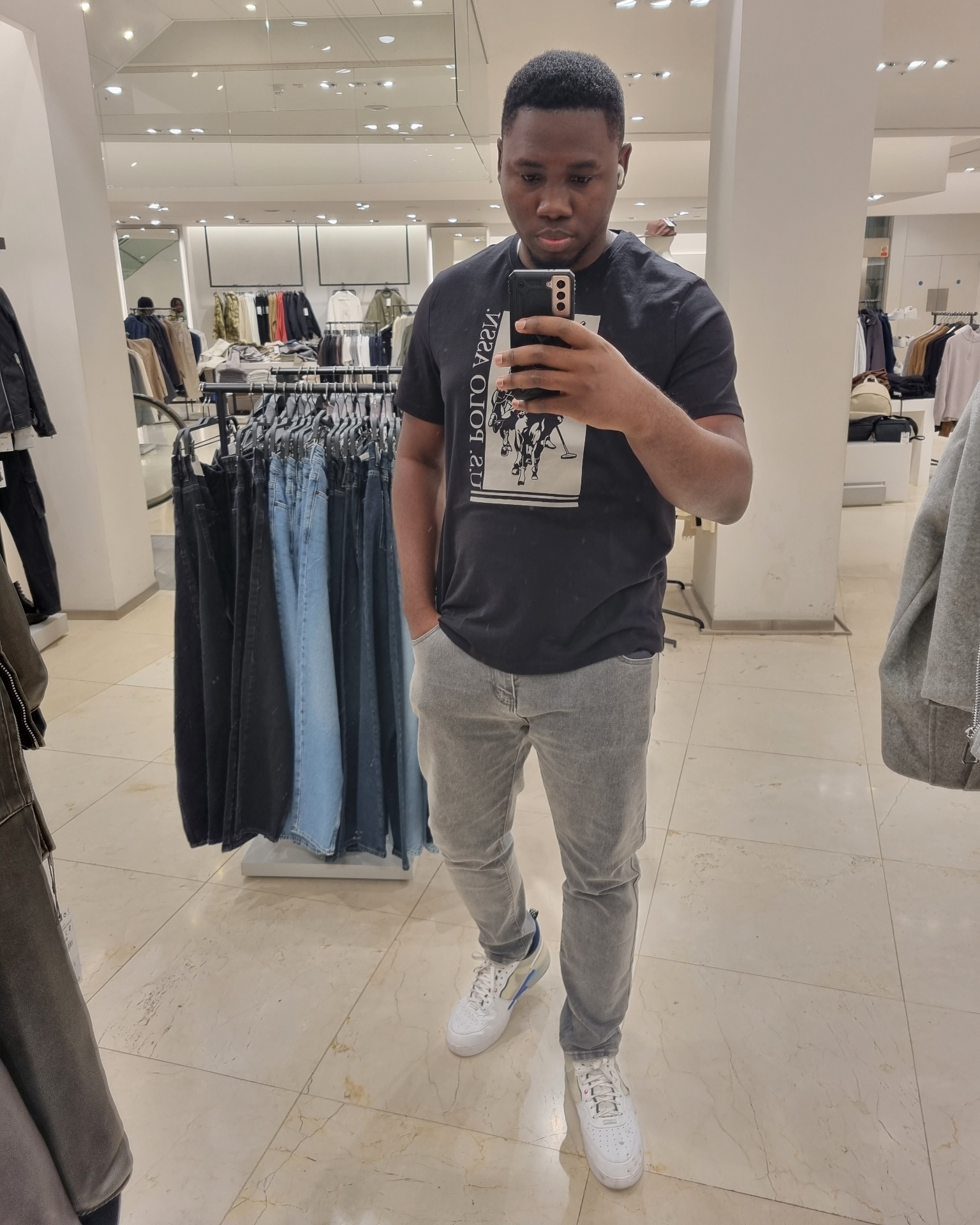 Tinder profile picture for @tonz