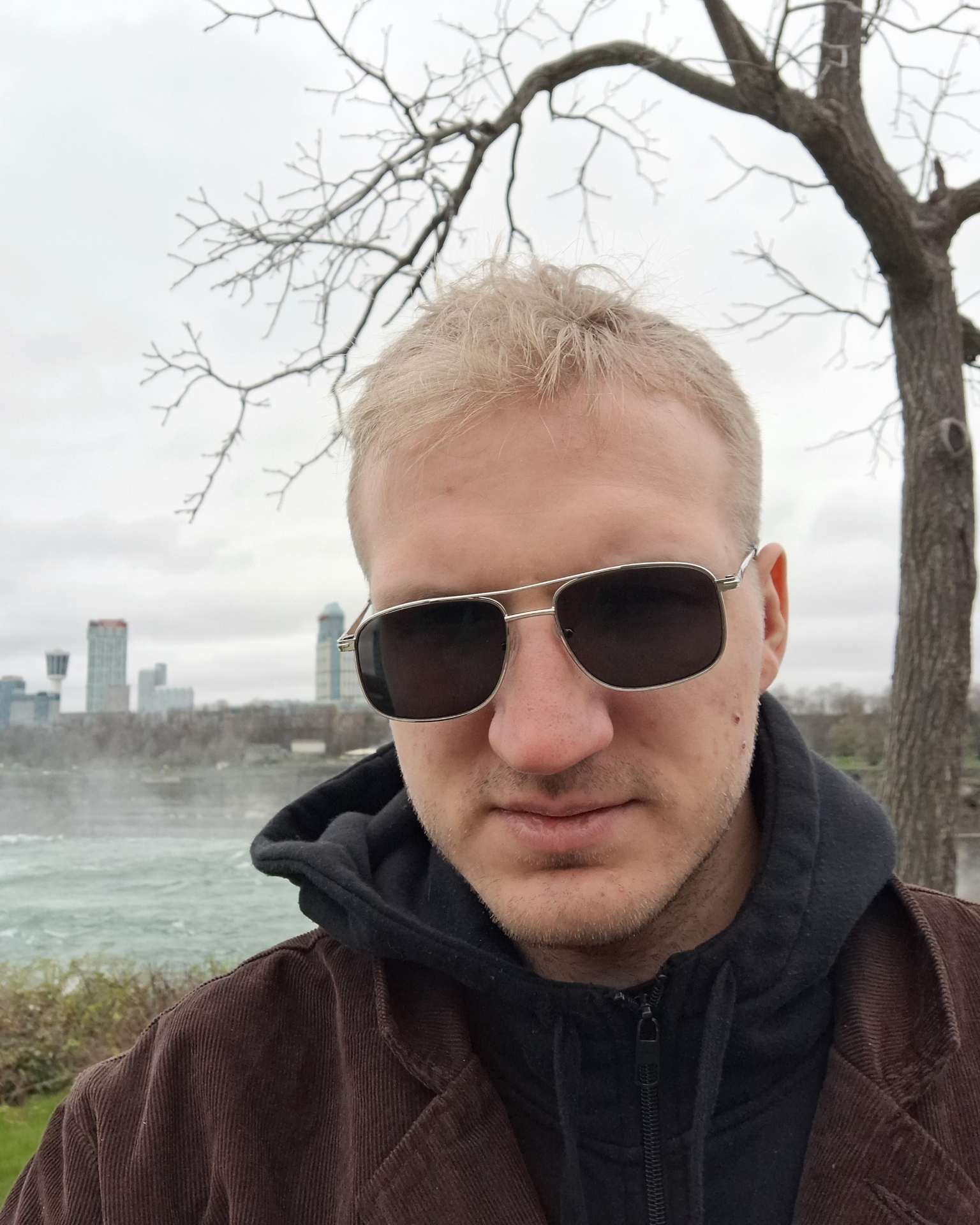 Tinder profile picture for @cubed