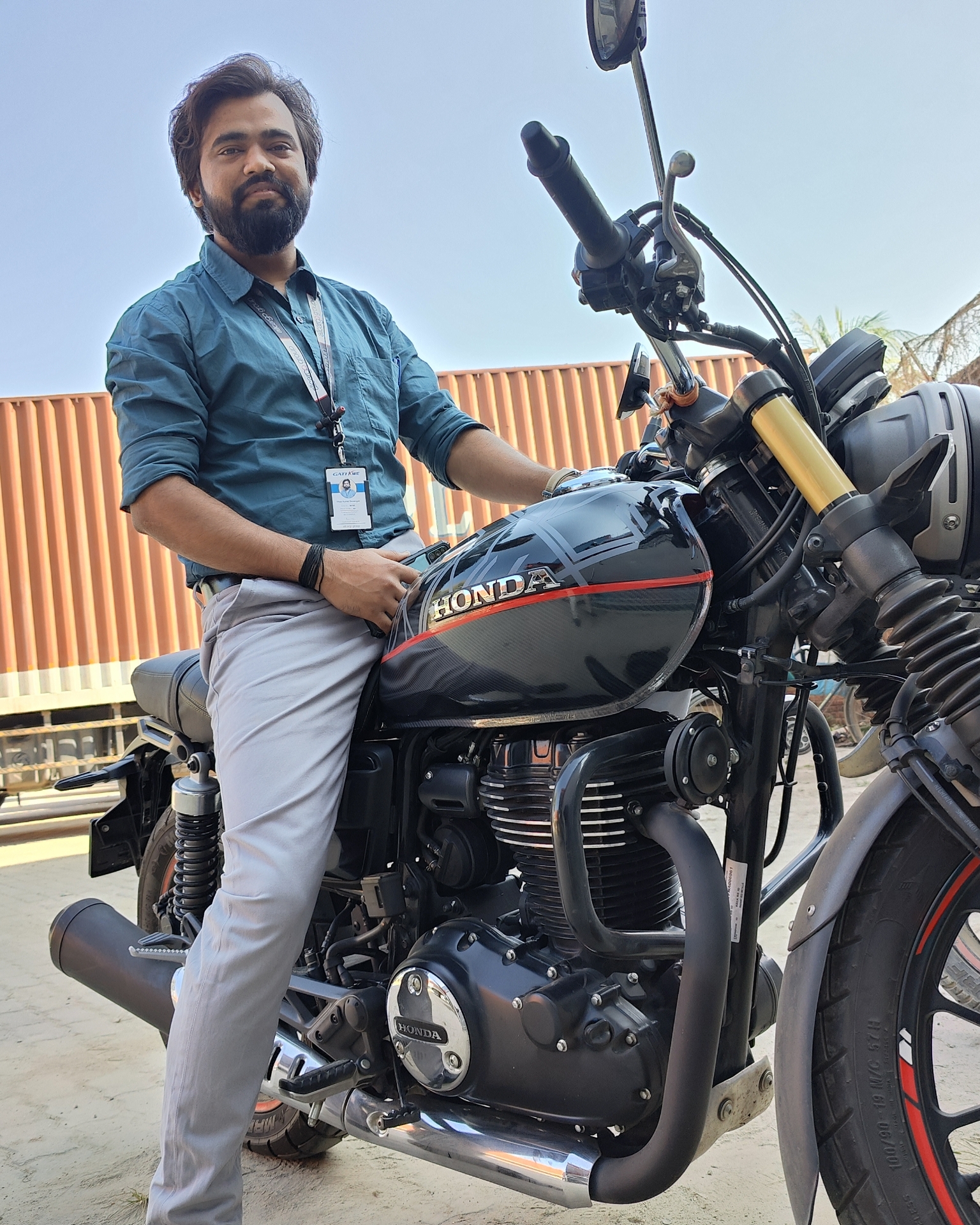 Tinder profile picture for @roadies
