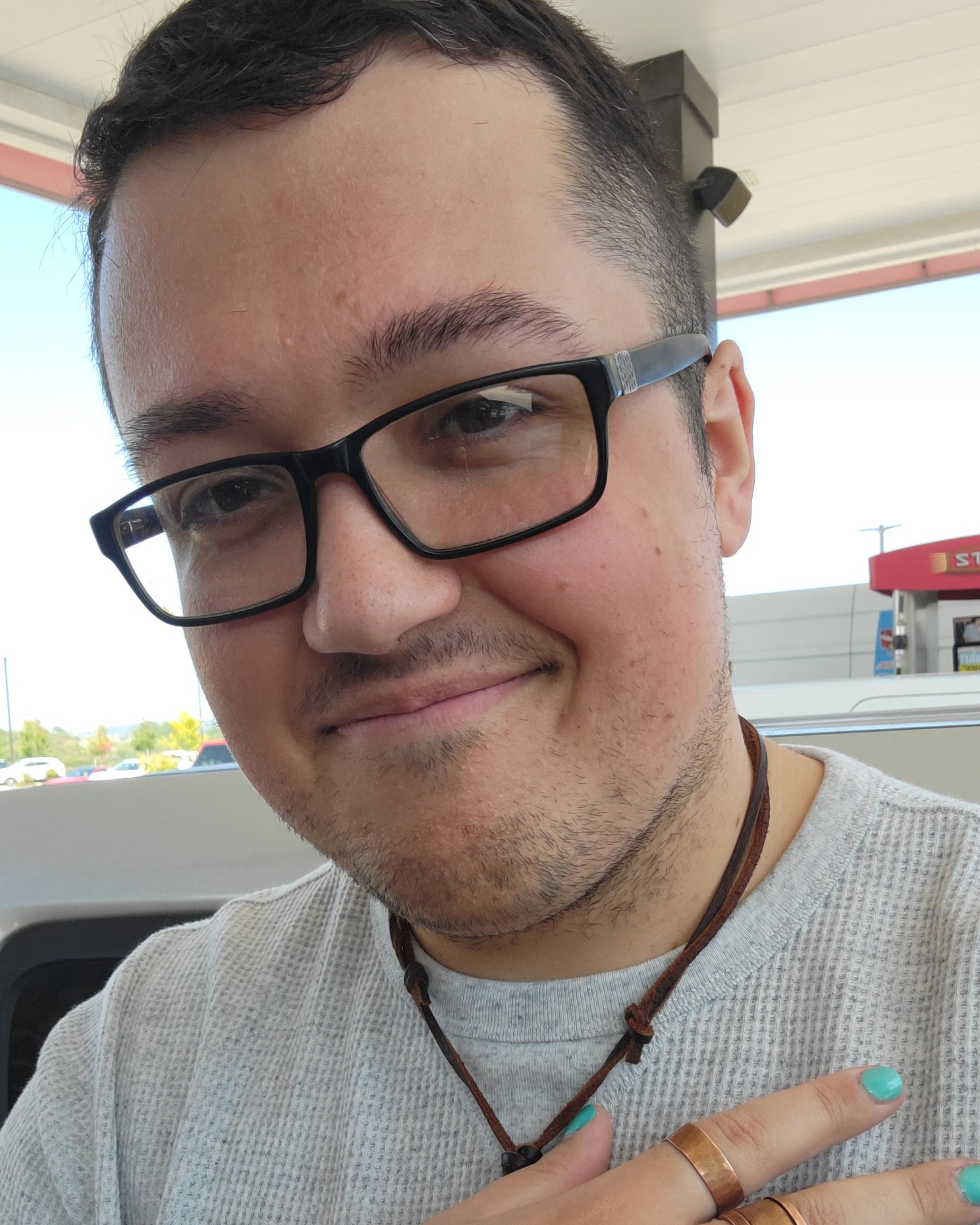 Tinder profile picture for @sniffles
