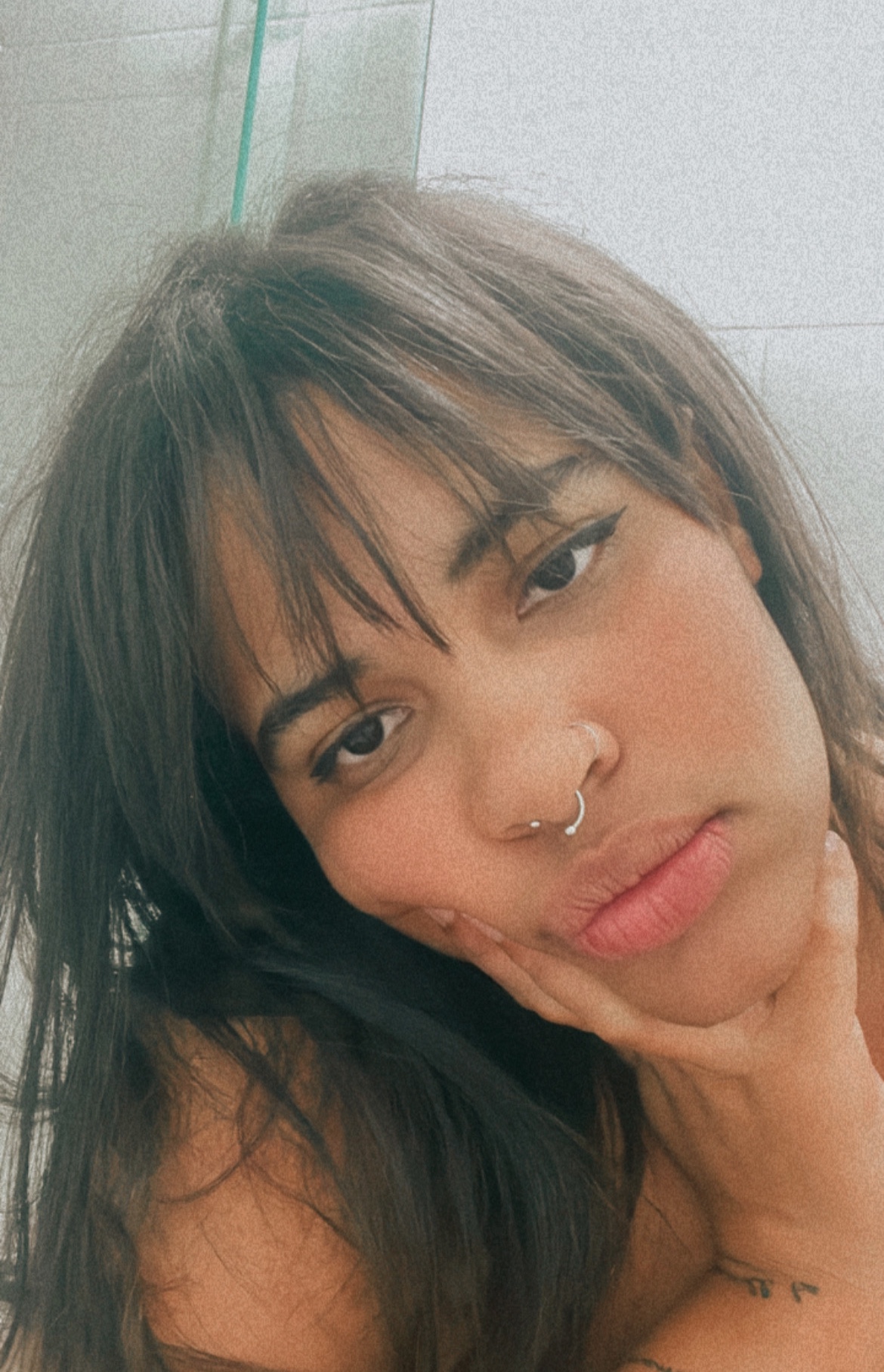 Tinder profile picture for @melodrama