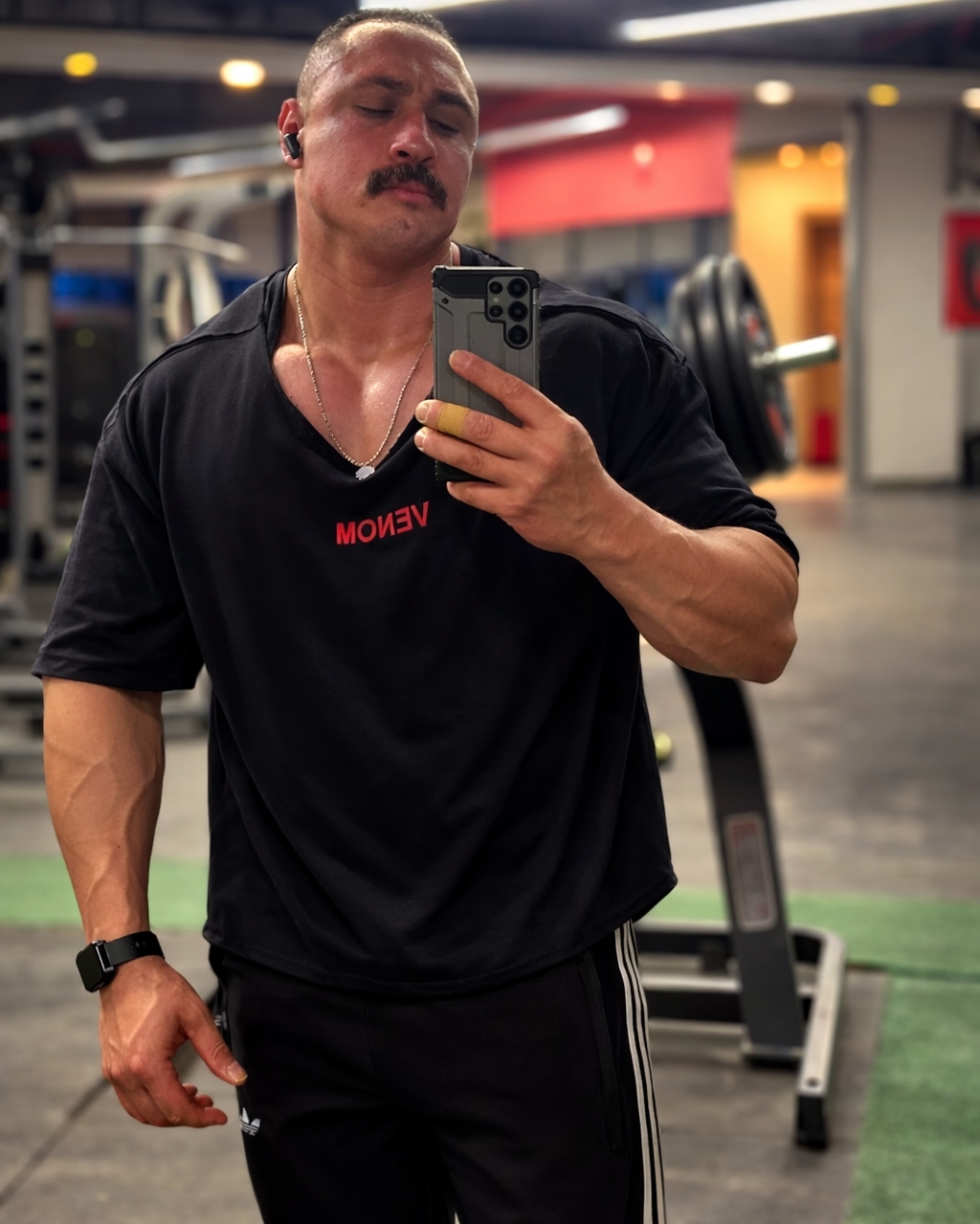 Tinder profile picture for @majors