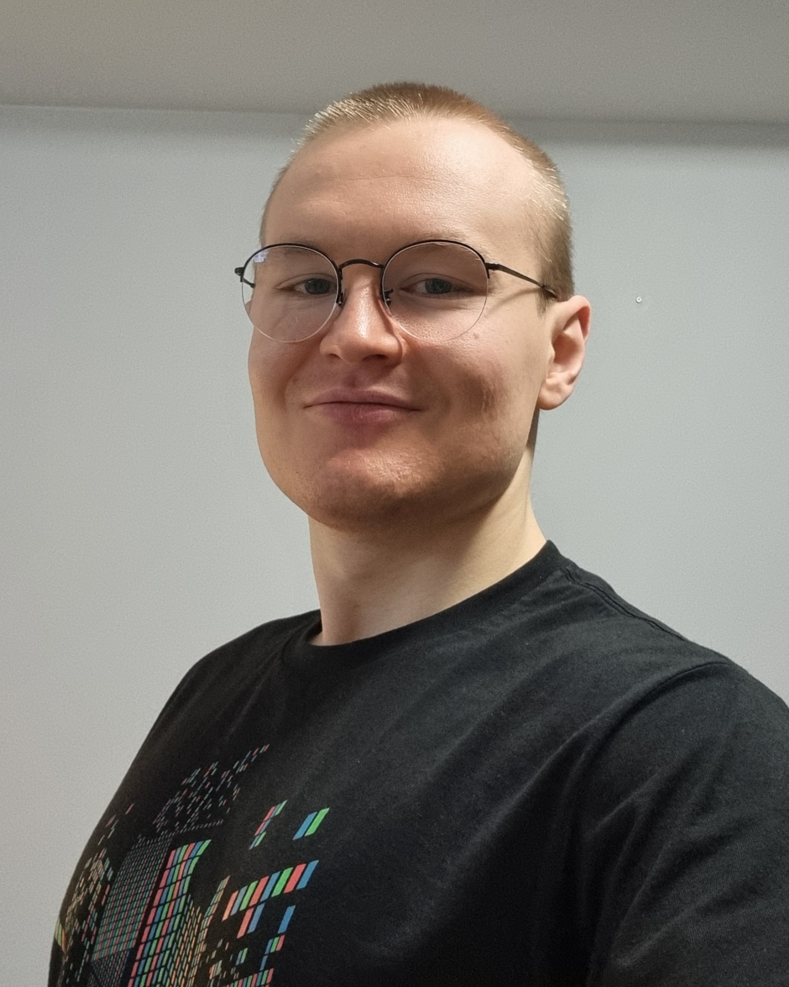 Tinder profile picture for @crepes